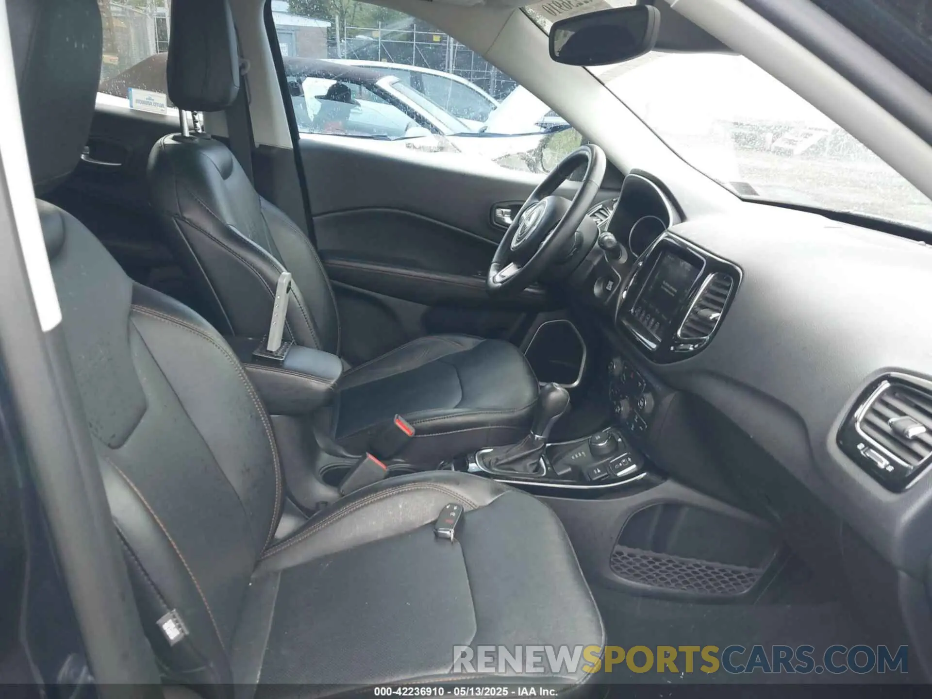 5 Photograph of a damaged car 3C4NJDCB5LT238795 JEEP COMPASS 2020