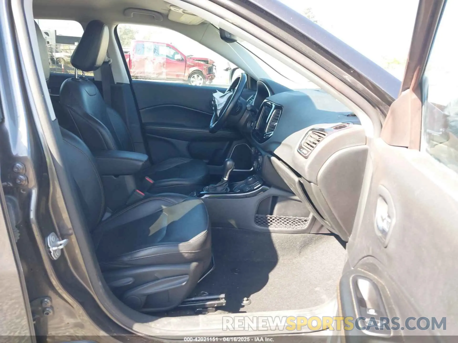 5 Photograph of a damaged car 3C4NJDCB6LT221388 JEEP COMPASS 2020