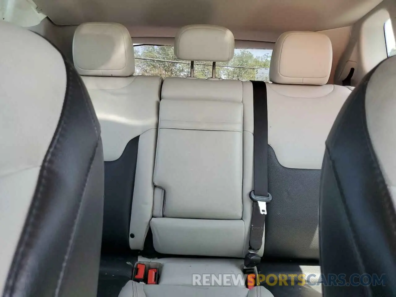 10 Photograph of a damaged car 3C4NJDCB7LT116942 JEEP COMPASS 2020