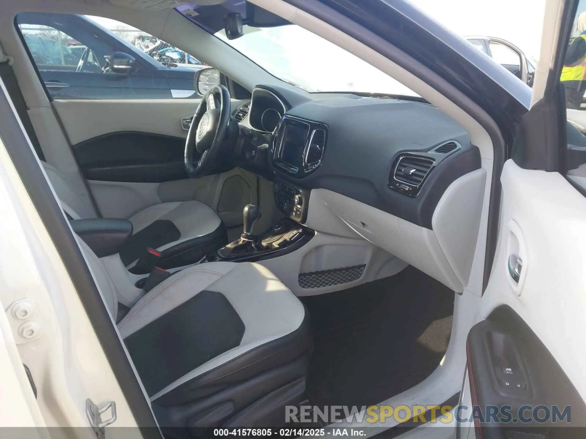 5 Photograph of a damaged car 3C4NJDCB7LT159113 JEEP COMPASS 2020