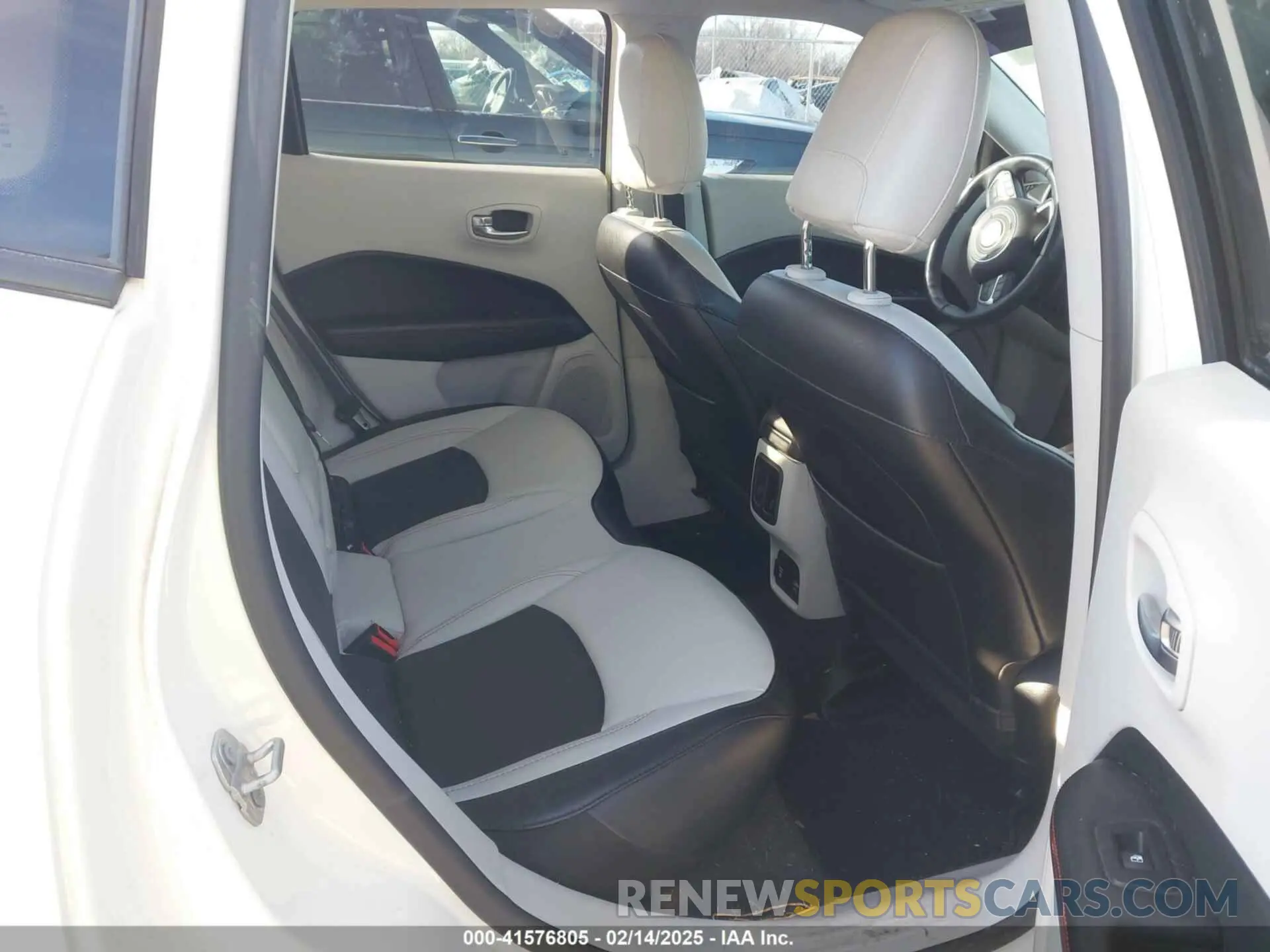 8 Photograph of a damaged car 3C4NJDCB7LT159113 JEEP COMPASS 2020