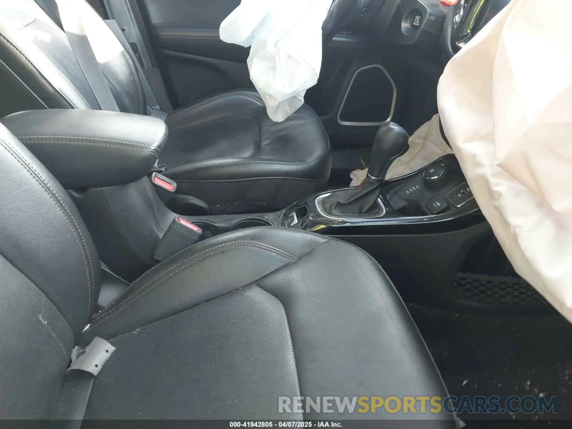 5 Photograph of a damaged car 3C4NJDCB8LT240301 JEEP COMPASS 2020