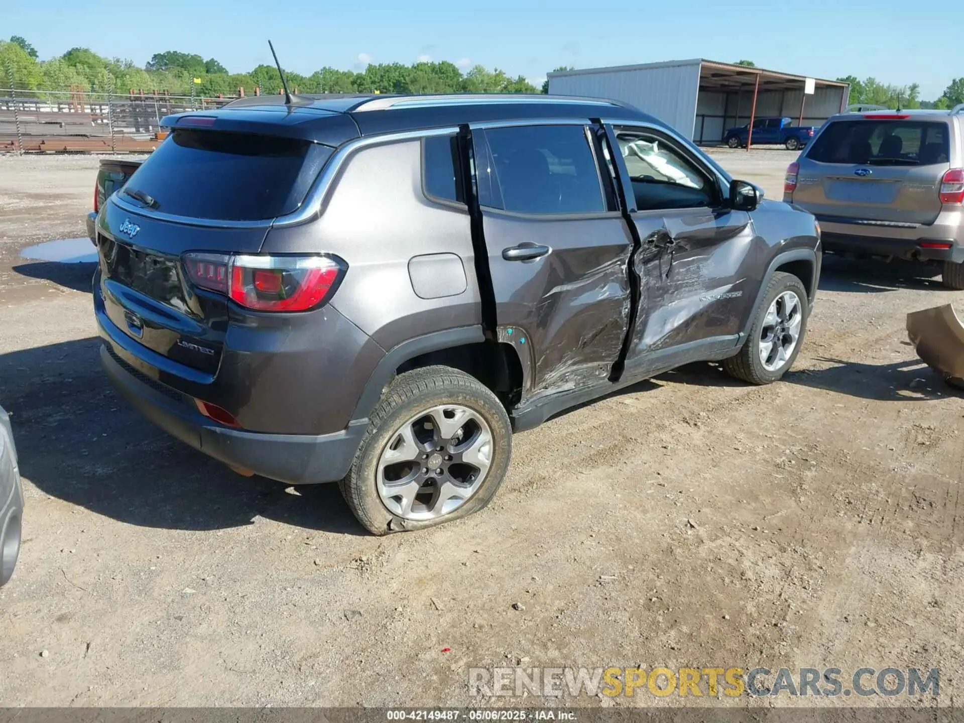 4 Photograph of a damaged car 3C4NJDCBXLT208708 JEEP COMPASS 2020