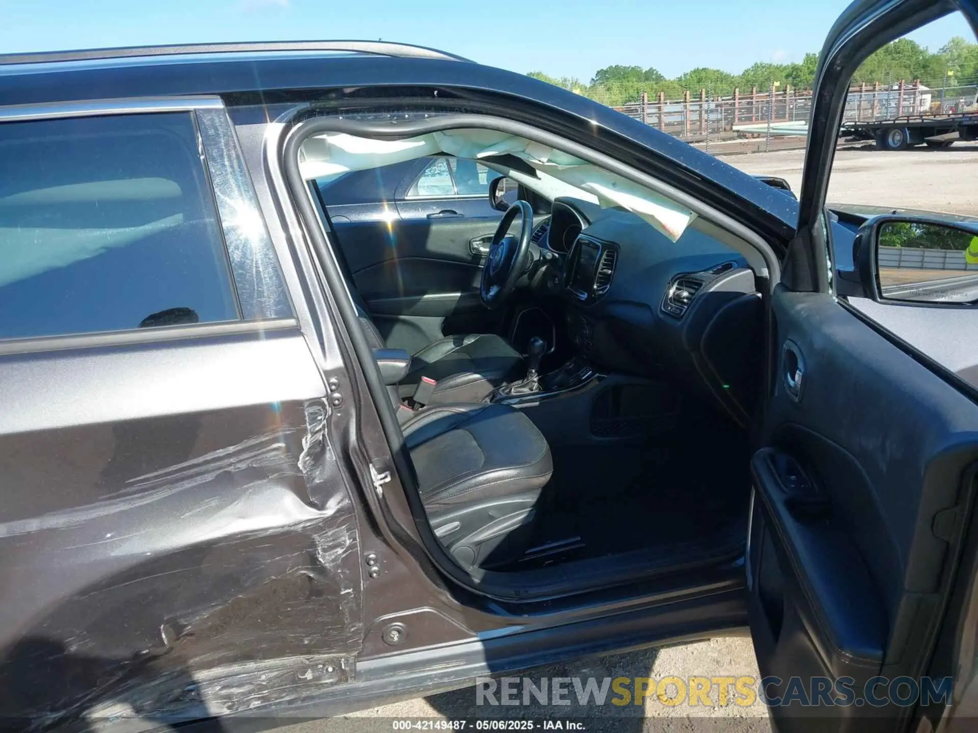 5 Photograph of a damaged car 3C4NJDCBXLT208708 JEEP COMPASS 2020