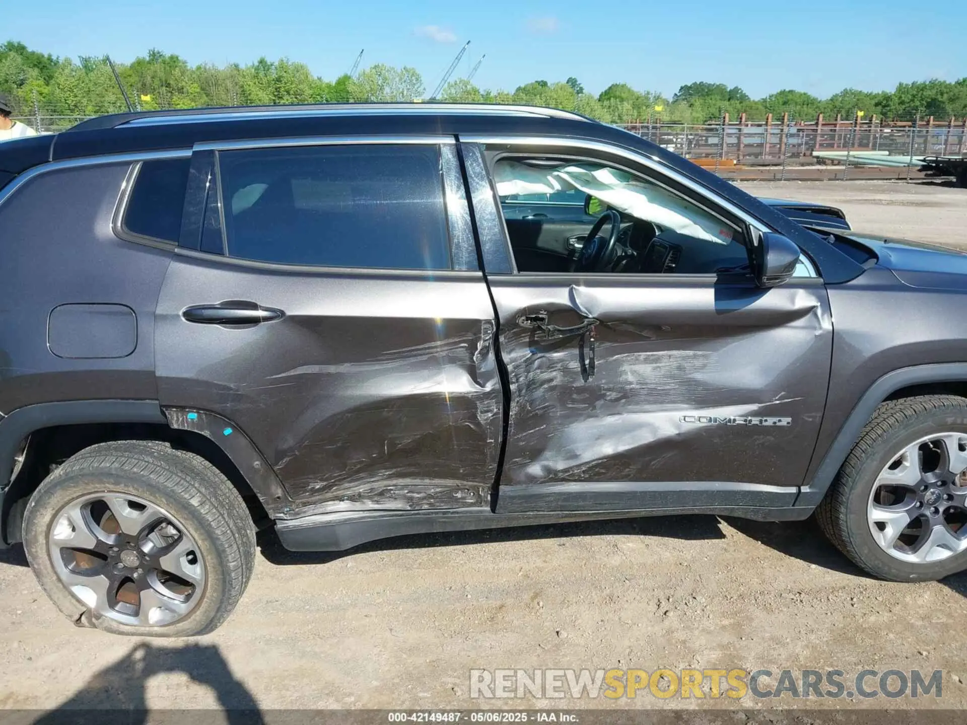 6 Photograph of a damaged car 3C4NJDCBXLT208708 JEEP COMPASS 2020
