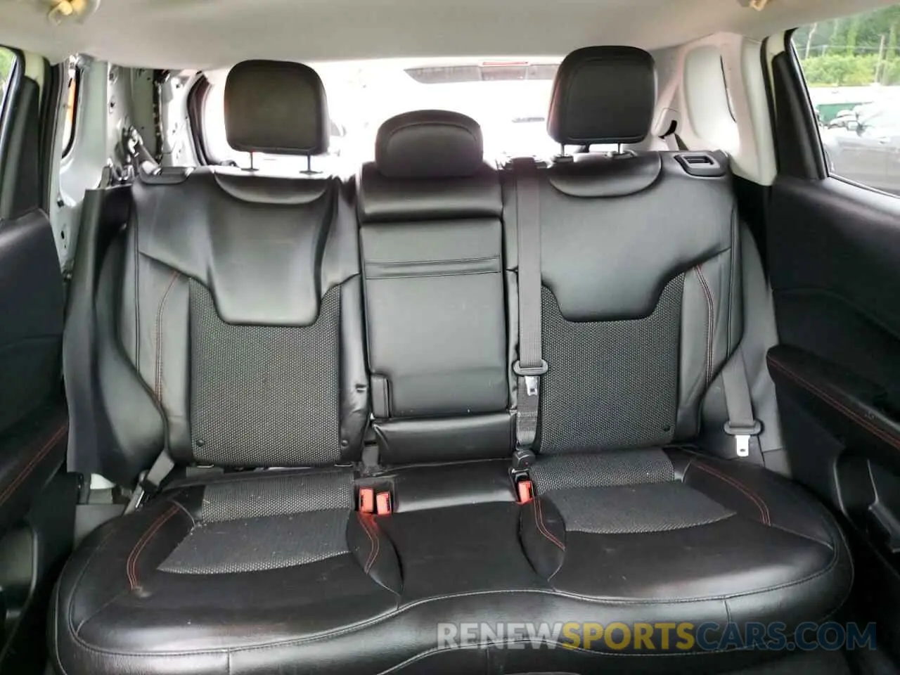 10 Photograph of a damaged car 3C4NJDDB1LT122251 JEEP COMPASS 2020