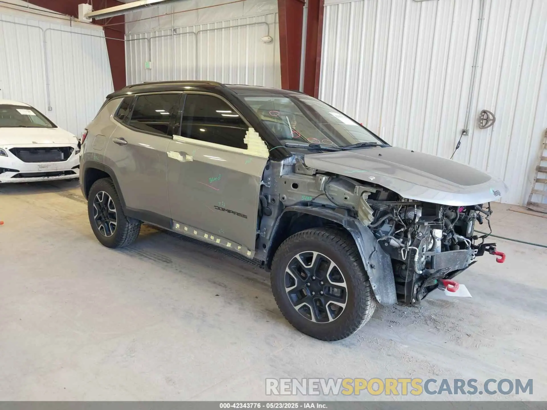1 Photograph of a damaged car 3C4NJDDB3LT163111 JEEP COMPASS 2020