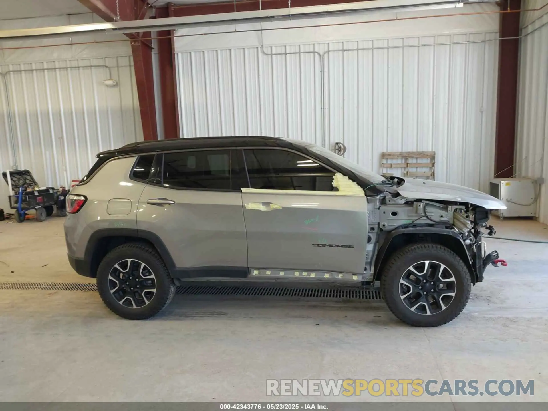 14 Photograph of a damaged car 3C4NJDDB3LT163111 JEEP COMPASS 2020