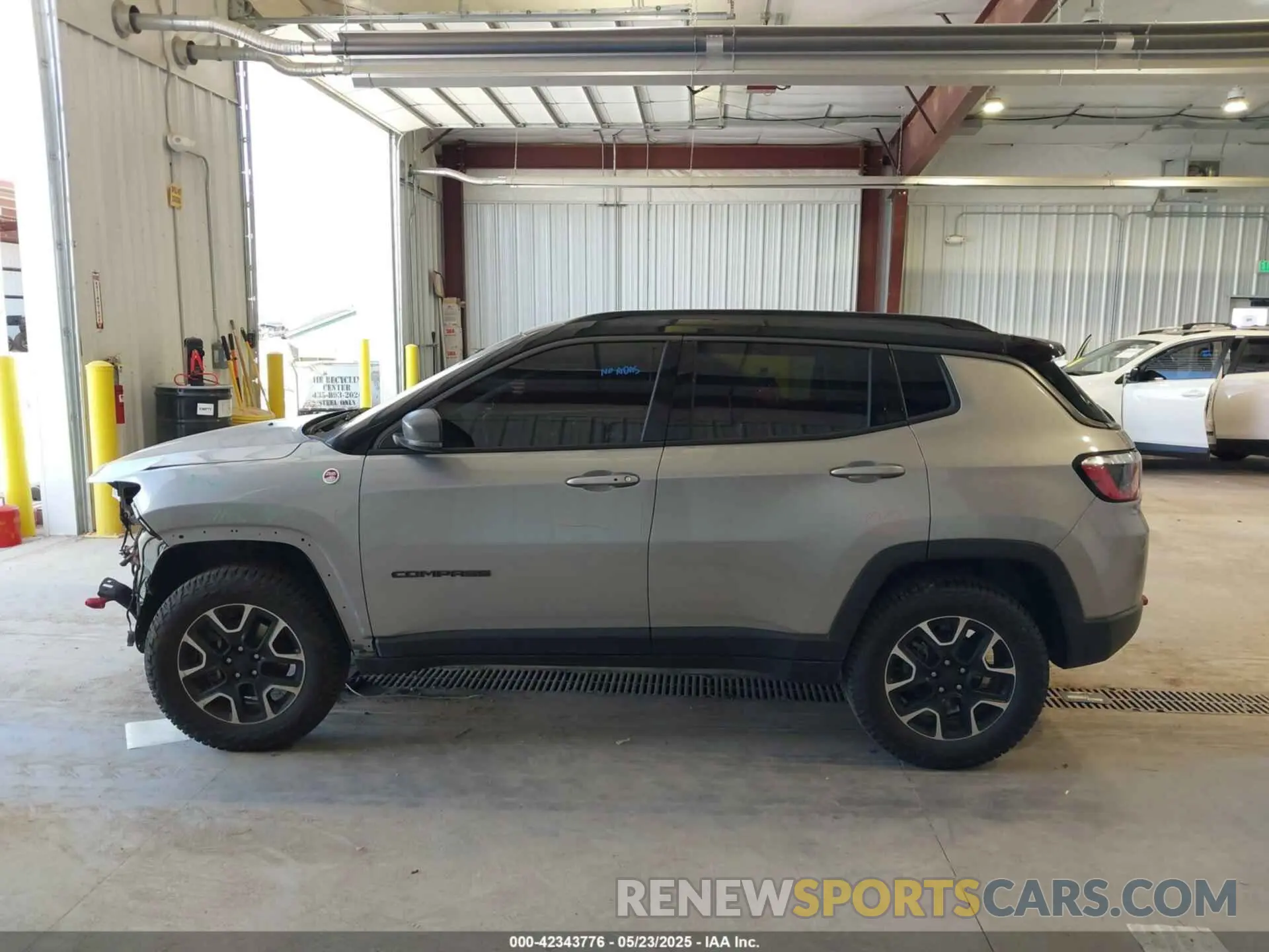 15 Photograph of a damaged car 3C4NJDDB3LT163111 JEEP COMPASS 2020