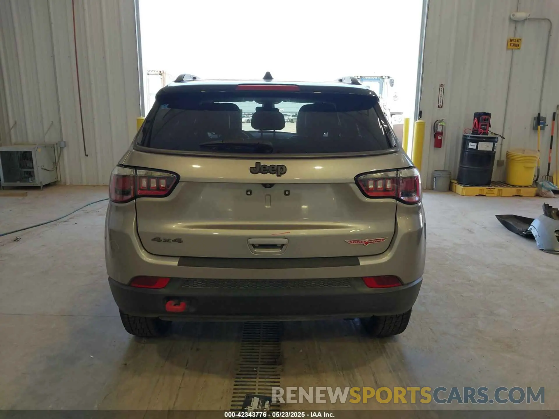 17 Photograph of a damaged car 3C4NJDDB3LT163111 JEEP COMPASS 2020