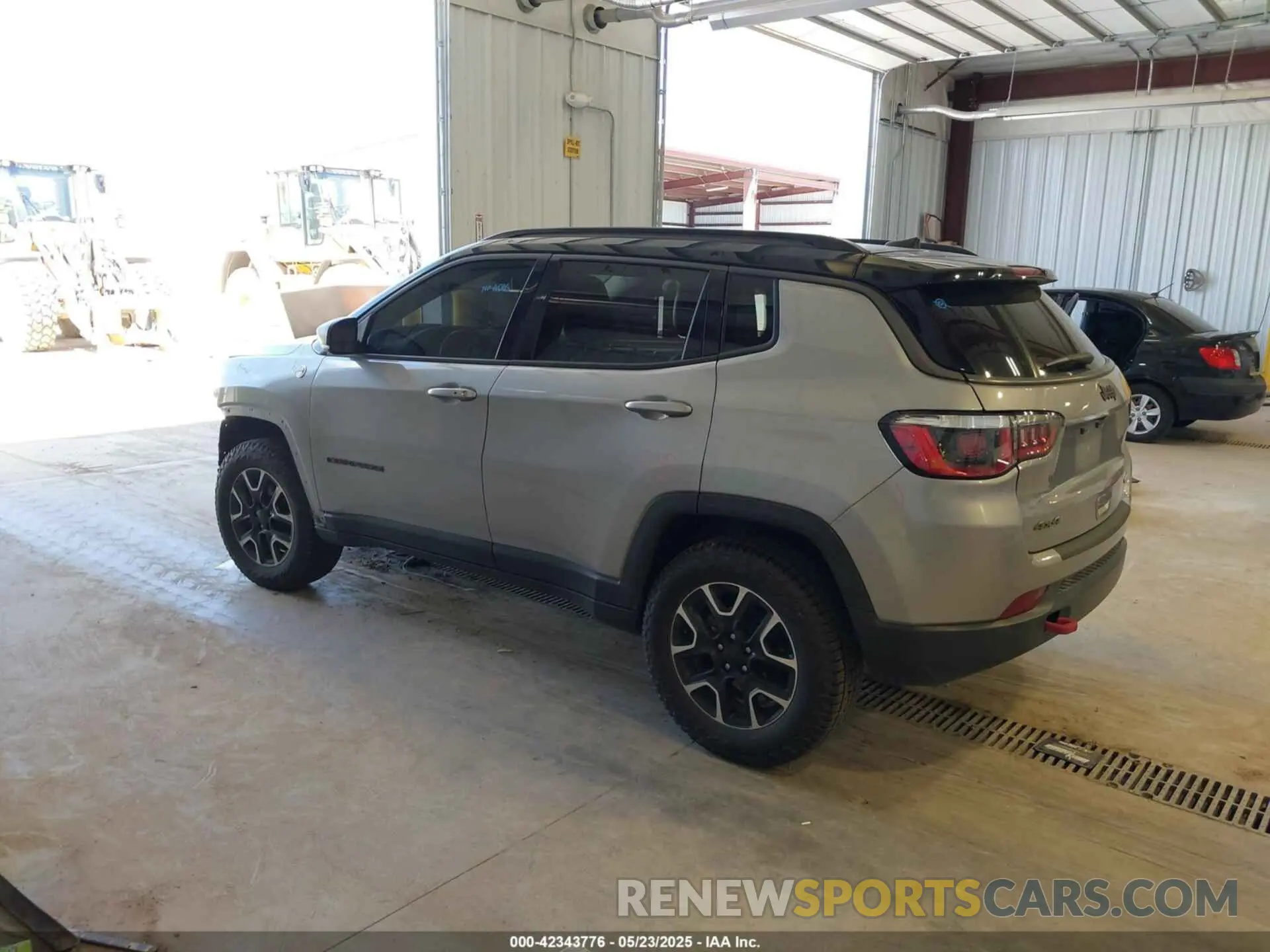 3 Photograph of a damaged car 3C4NJDDB3LT163111 JEEP COMPASS 2020