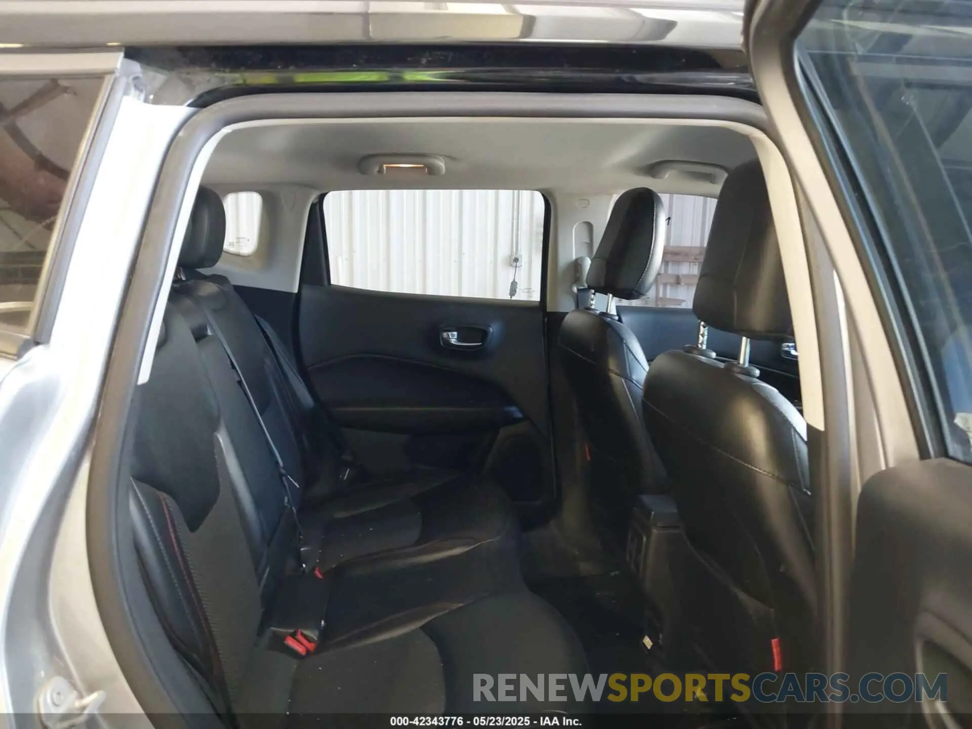 8 Photograph of a damaged car 3C4NJDDB3LT163111 JEEP COMPASS 2020