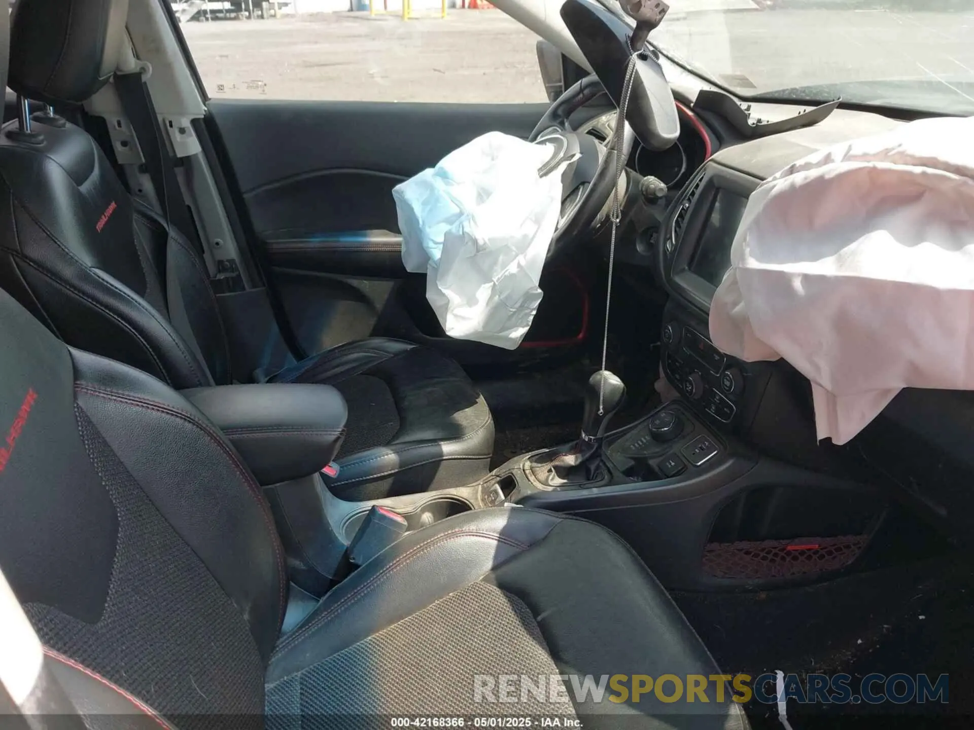 5 Photograph of a damaged car 3C4NJDDB4LT171685 JEEP COMPASS 2020