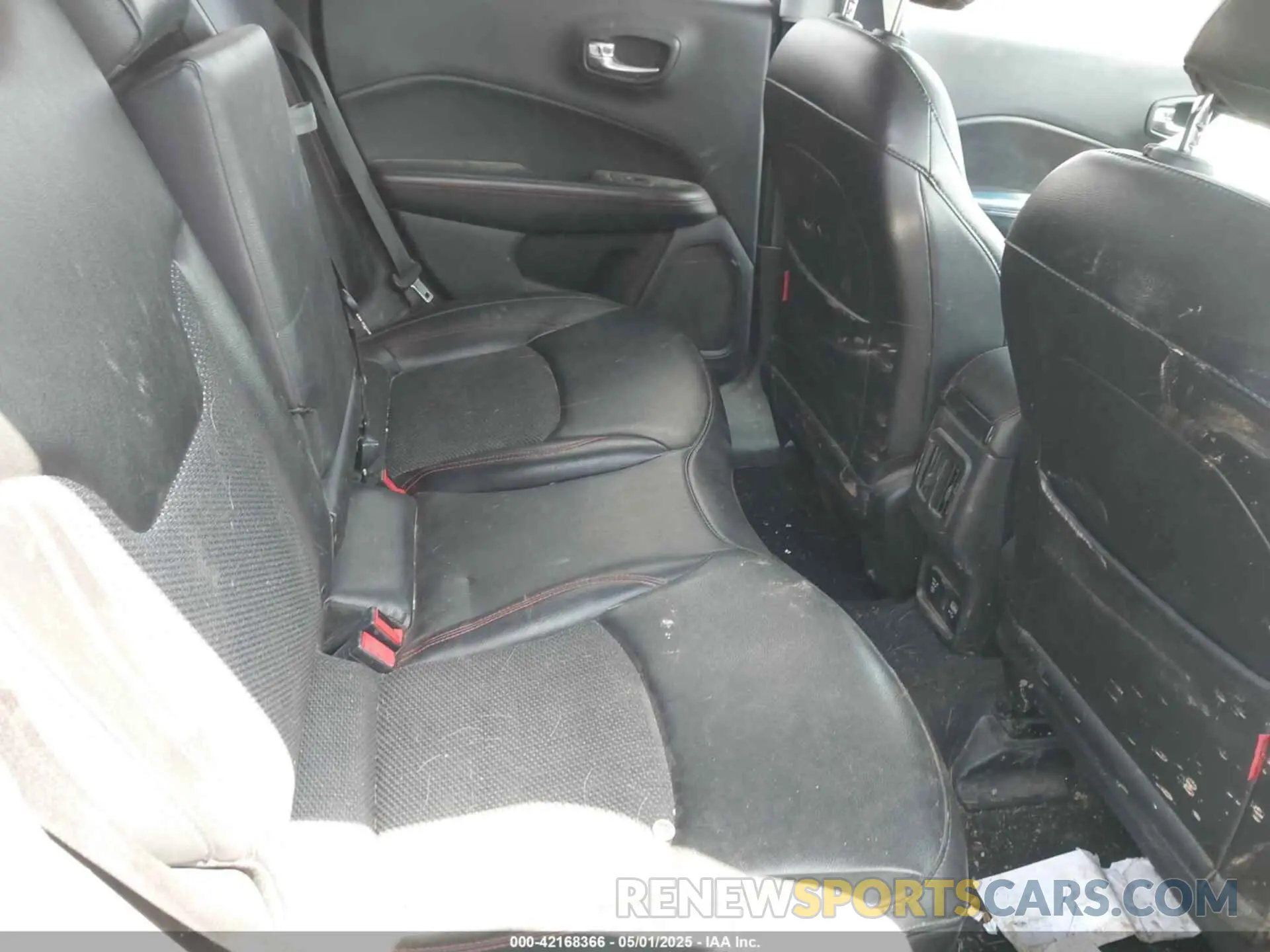 8 Photograph of a damaged car 3C4NJDDB4LT171685 JEEP COMPASS 2020