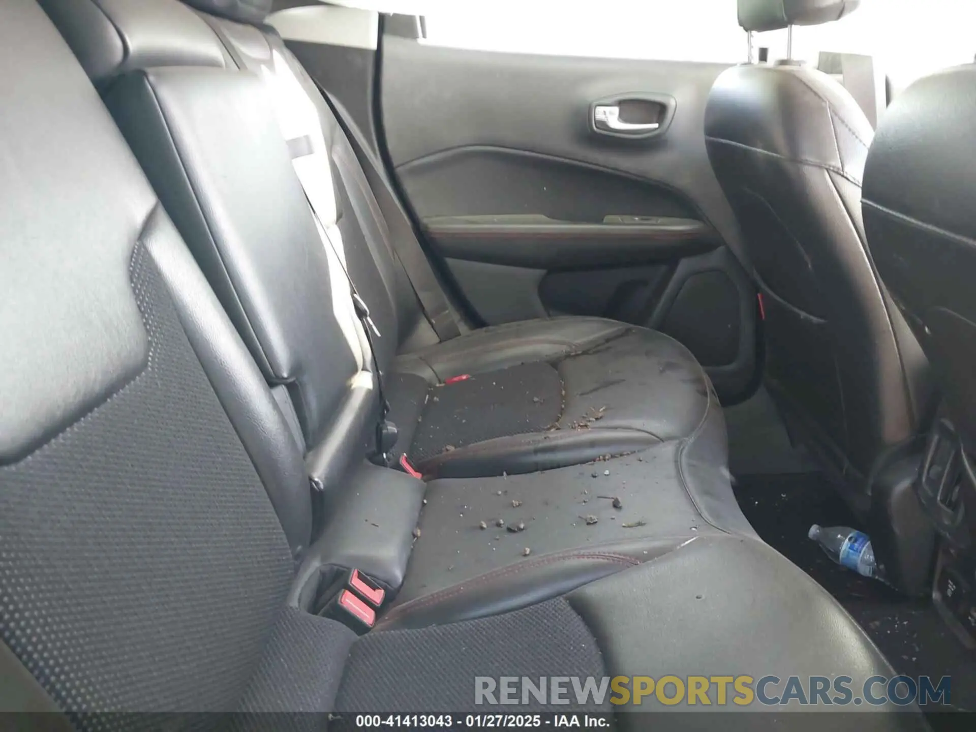 8 Photograph of a damaged car 3C4NJDDB4LT208038 JEEP COMPASS 2020
