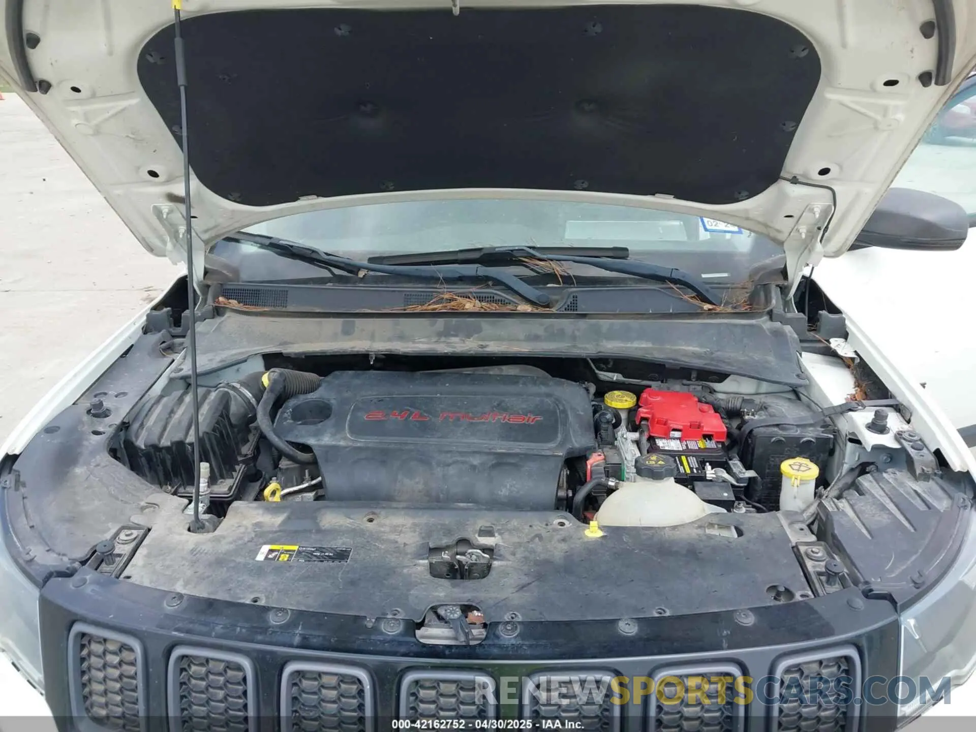 10 Photograph of a damaged car 3C4NJDDB5LT159559 JEEP COMPASS 2020