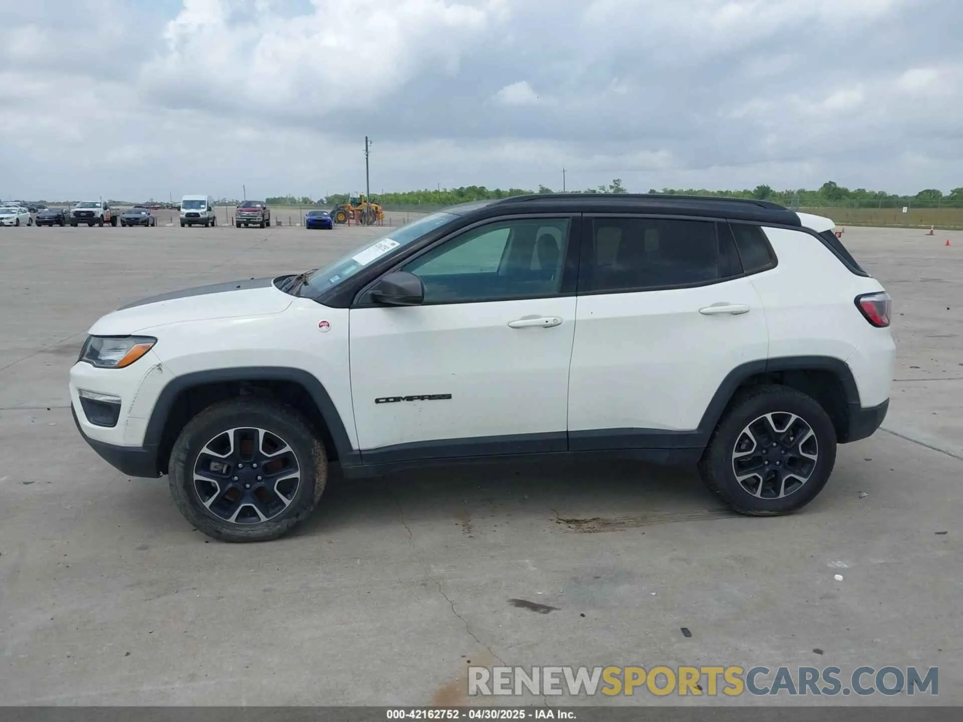14 Photograph of a damaged car 3C4NJDDB5LT159559 JEEP COMPASS 2020