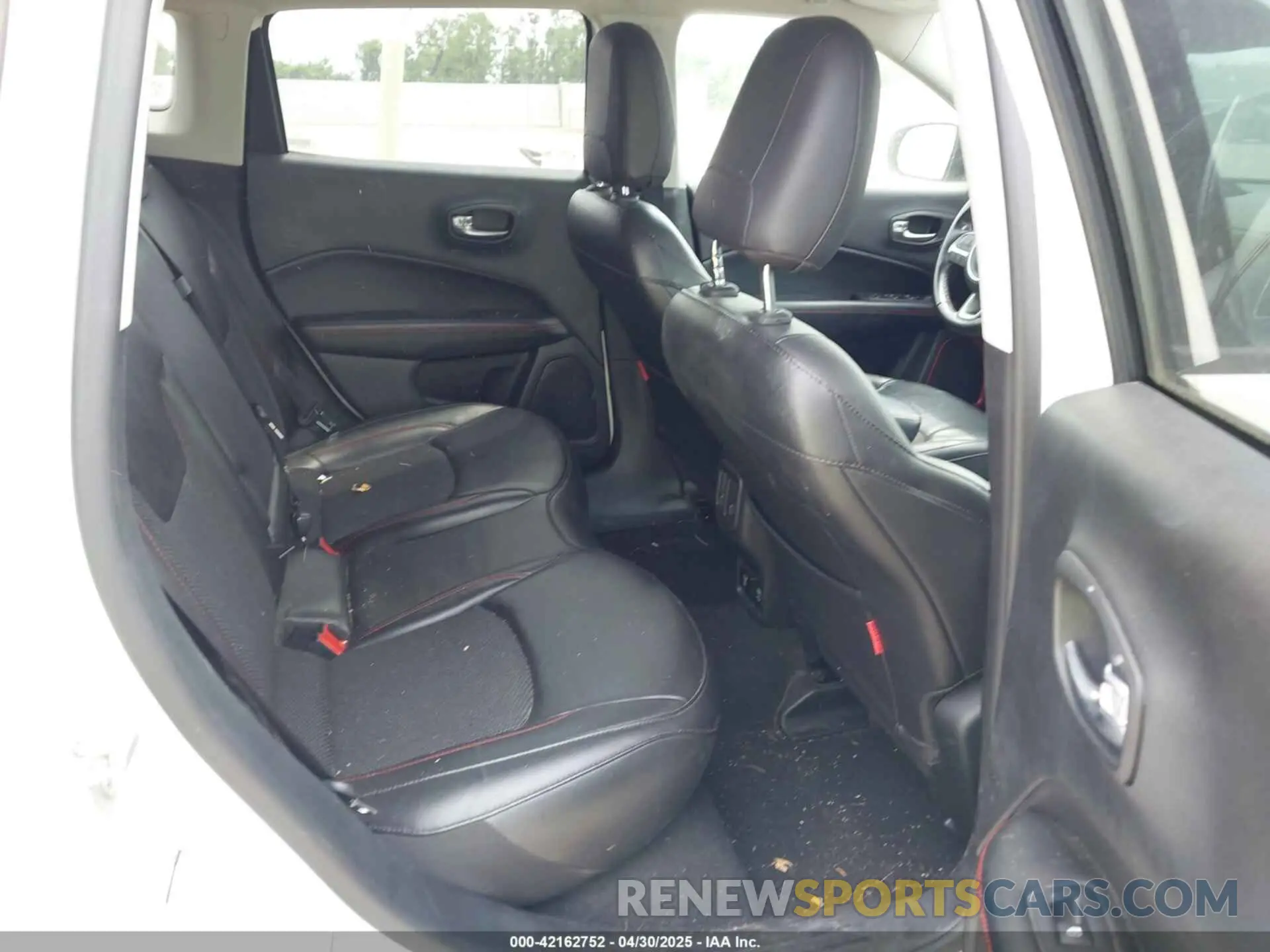 8 Photograph of a damaged car 3C4NJDDB5LT159559 JEEP COMPASS 2020