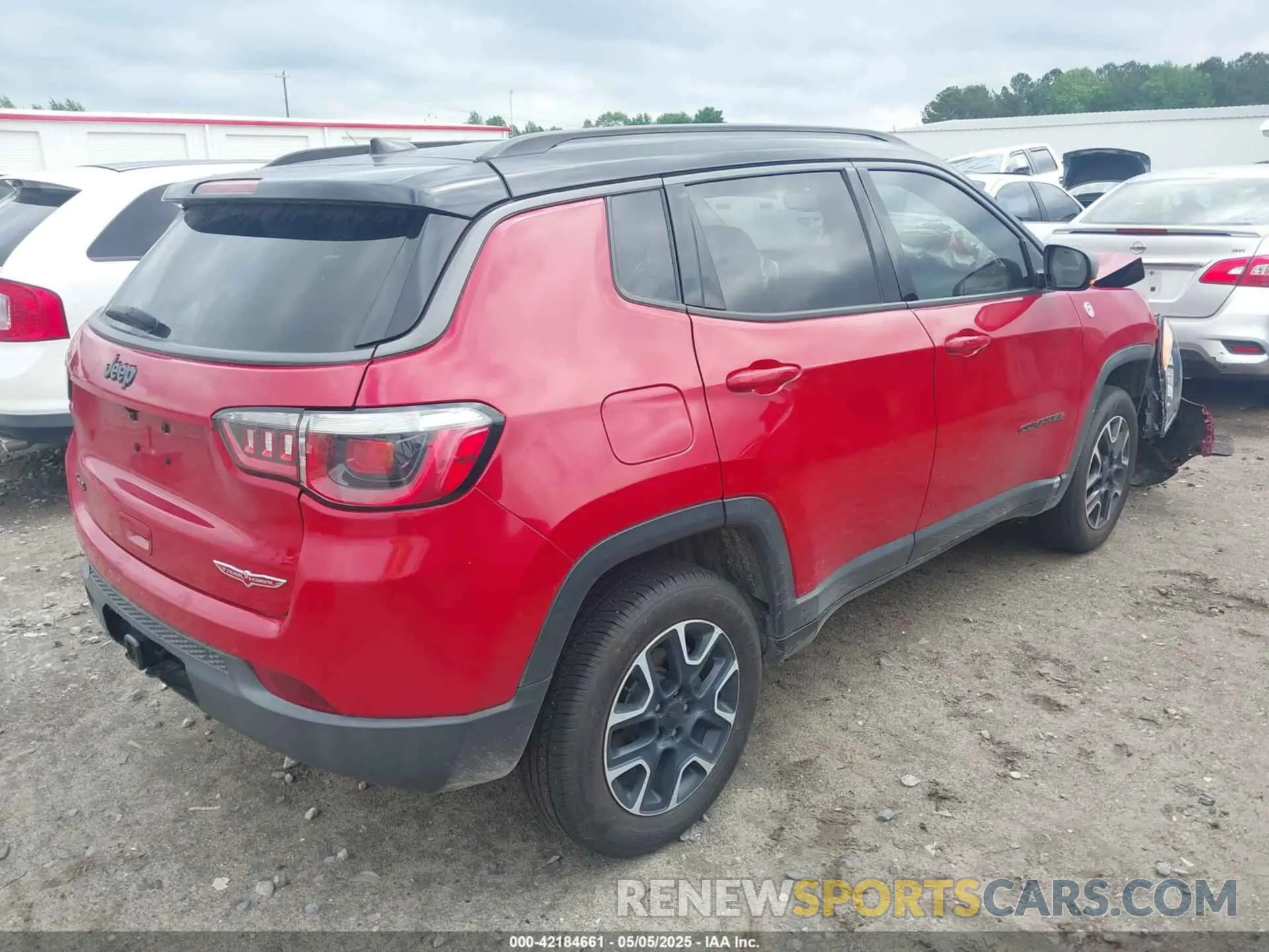 4 Photograph of a damaged car 3C4NJDDB5LT166656 JEEP COMPASS 2020