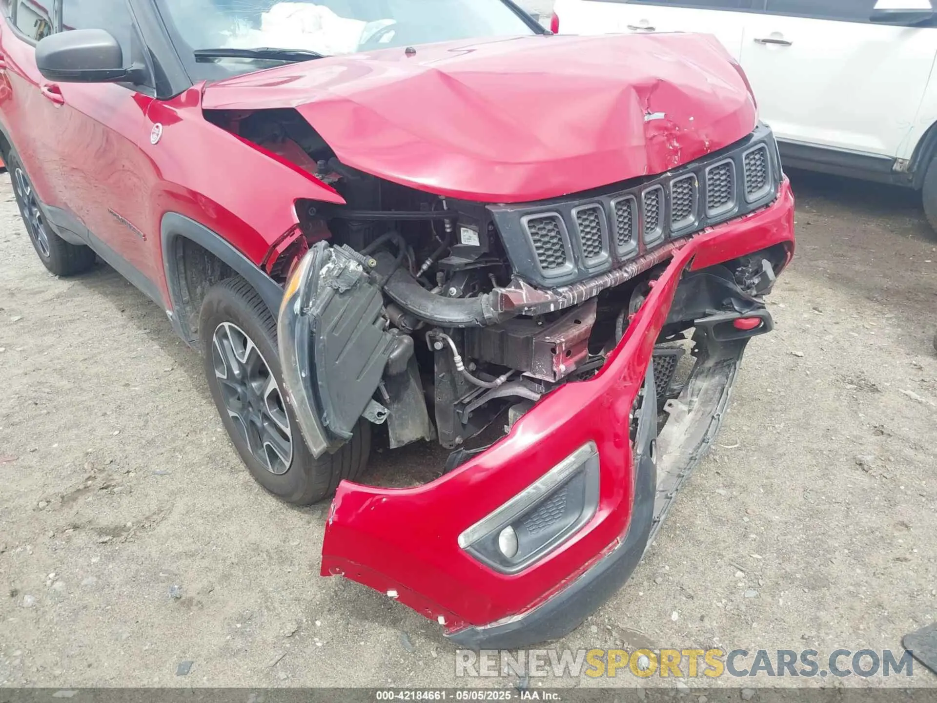 6 Photograph of a damaged car 3C4NJDDB5LT166656 JEEP COMPASS 2020