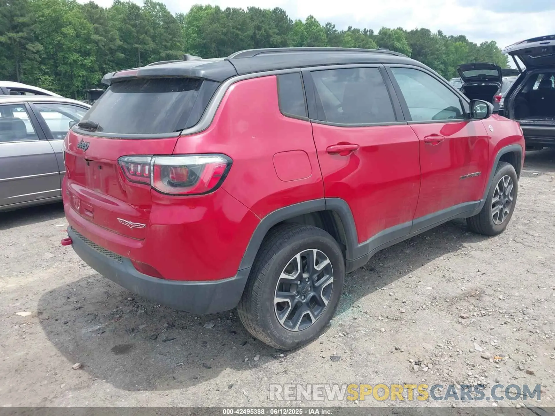 4 Photograph of a damaged car 3C4NJDDB5LT221591 JEEP COMPASS 2020