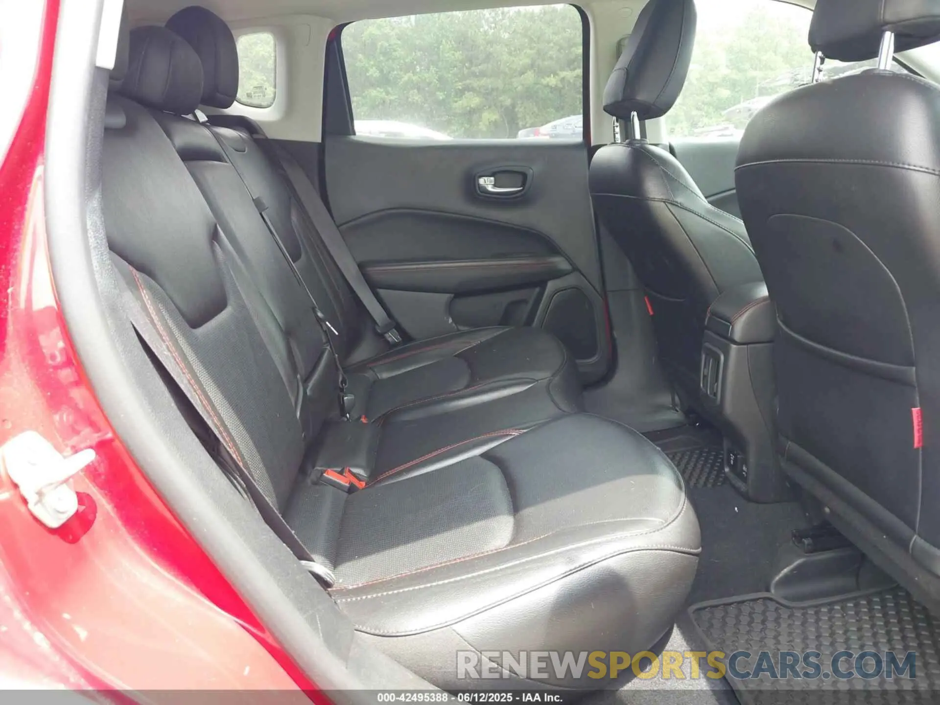 8 Photograph of a damaged car 3C4NJDDB5LT221591 JEEP COMPASS 2020