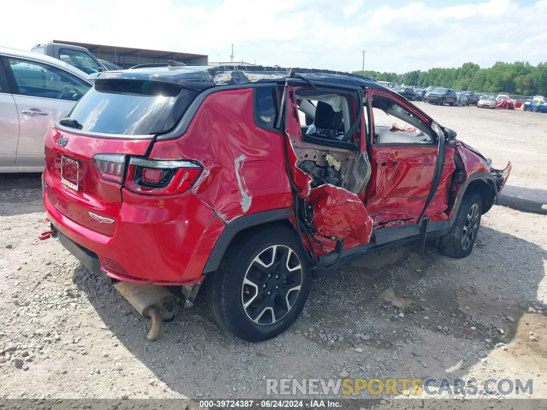 4 Photograph of a damaged car 3C4NJDDB6LT111567 JEEP COMPASS 2020