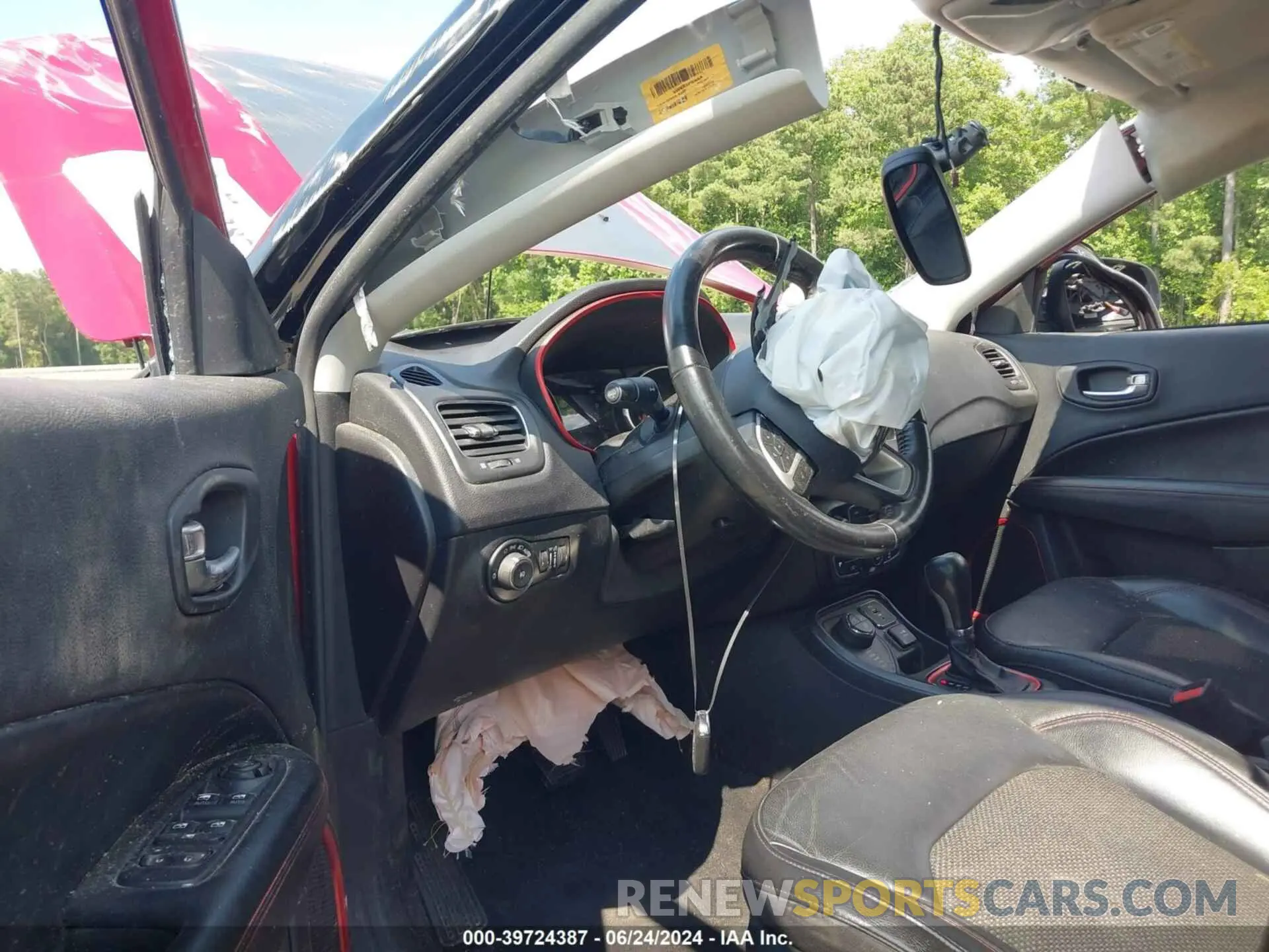 5 Photograph of a damaged car 3C4NJDDB6LT111567 JEEP COMPASS 2020