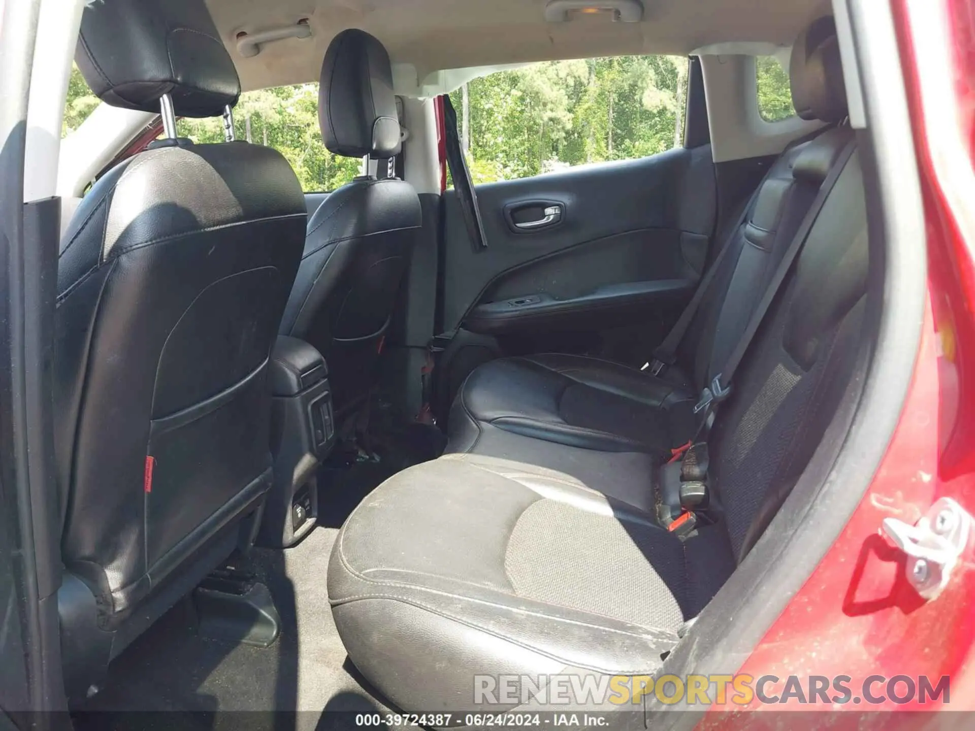 8 Photograph of a damaged car 3C4NJDDB6LT111567 JEEP COMPASS 2020