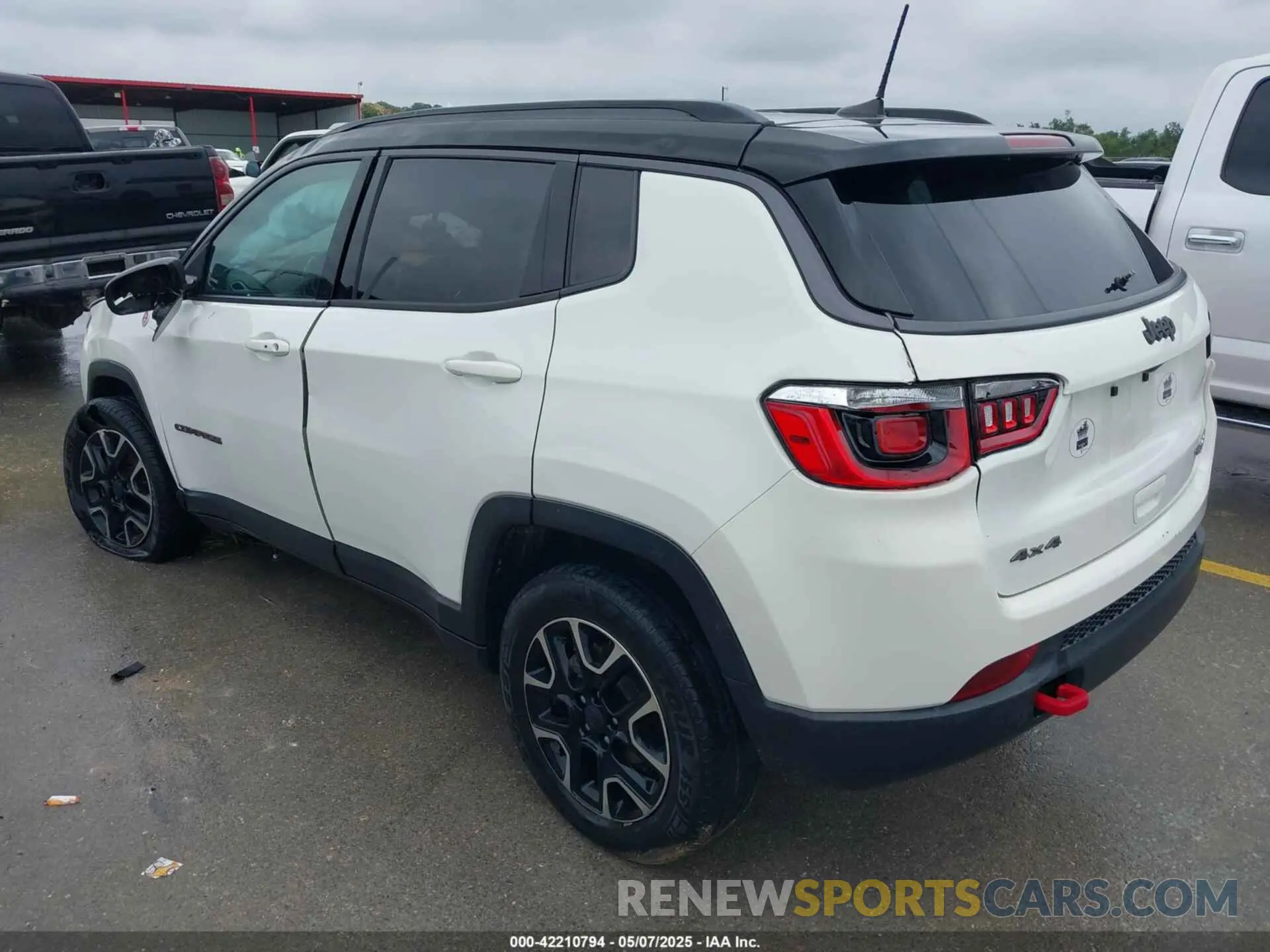 3 Photograph of a damaged car 3C4NJDDB6LT126585 JEEP COMPASS 2020