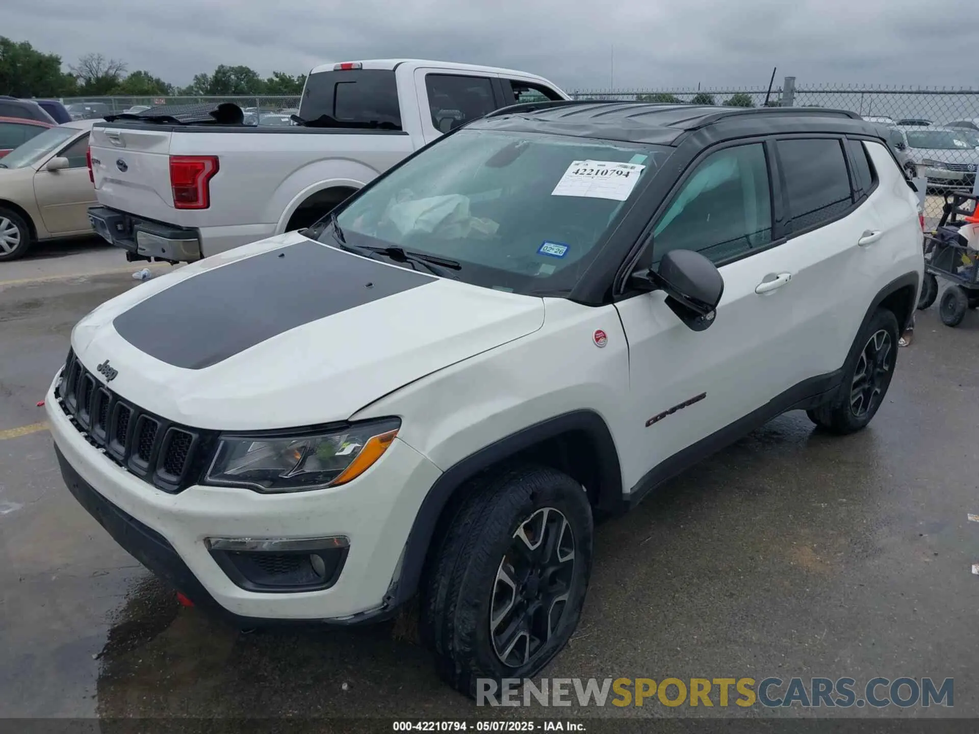 6 Photograph of a damaged car 3C4NJDDB6LT126585 JEEP COMPASS 2020