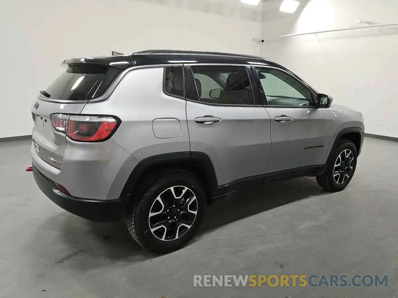 3 Photograph of a damaged car 3C4NJDDB7LT163533 JEEP COMPASS 2020