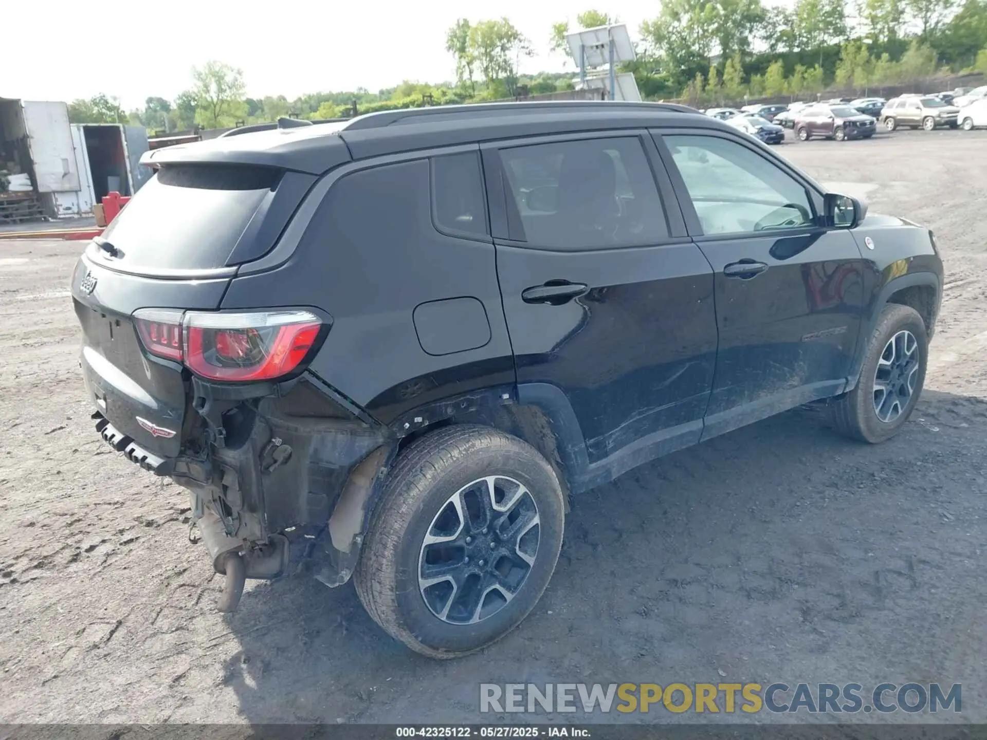 4 Photograph of a damaged car 3C4NJDDB7LT195317 JEEP COMPASS 2020