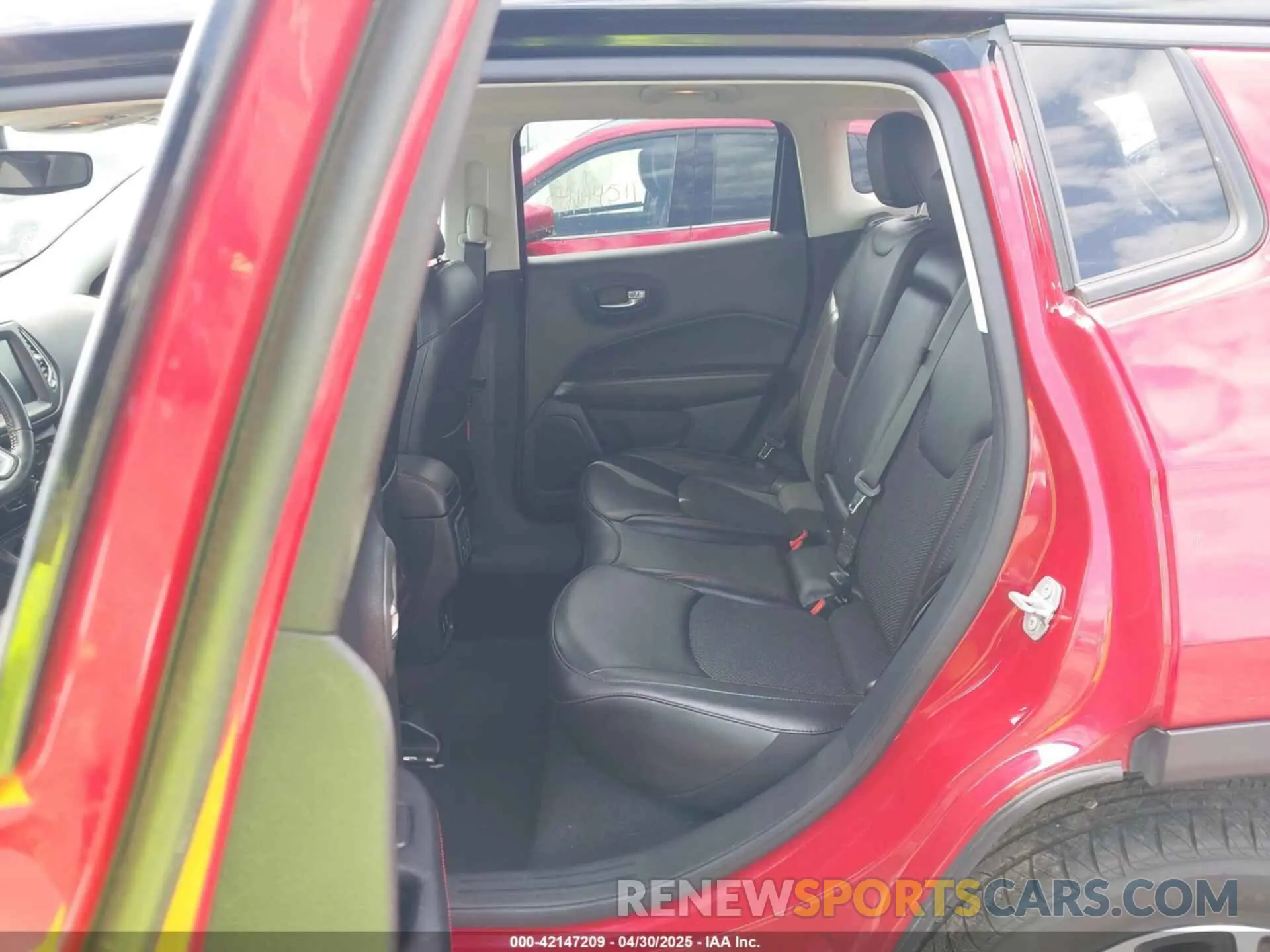 8 Photograph of a damaged car 3C4NJDDB7LT196242 JEEP COMPASS 2020
