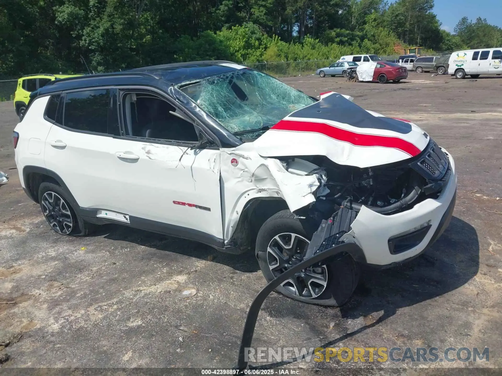 1 Photograph of a damaged car 3C4NJDDB7LT207871 JEEP COMPASS 2020