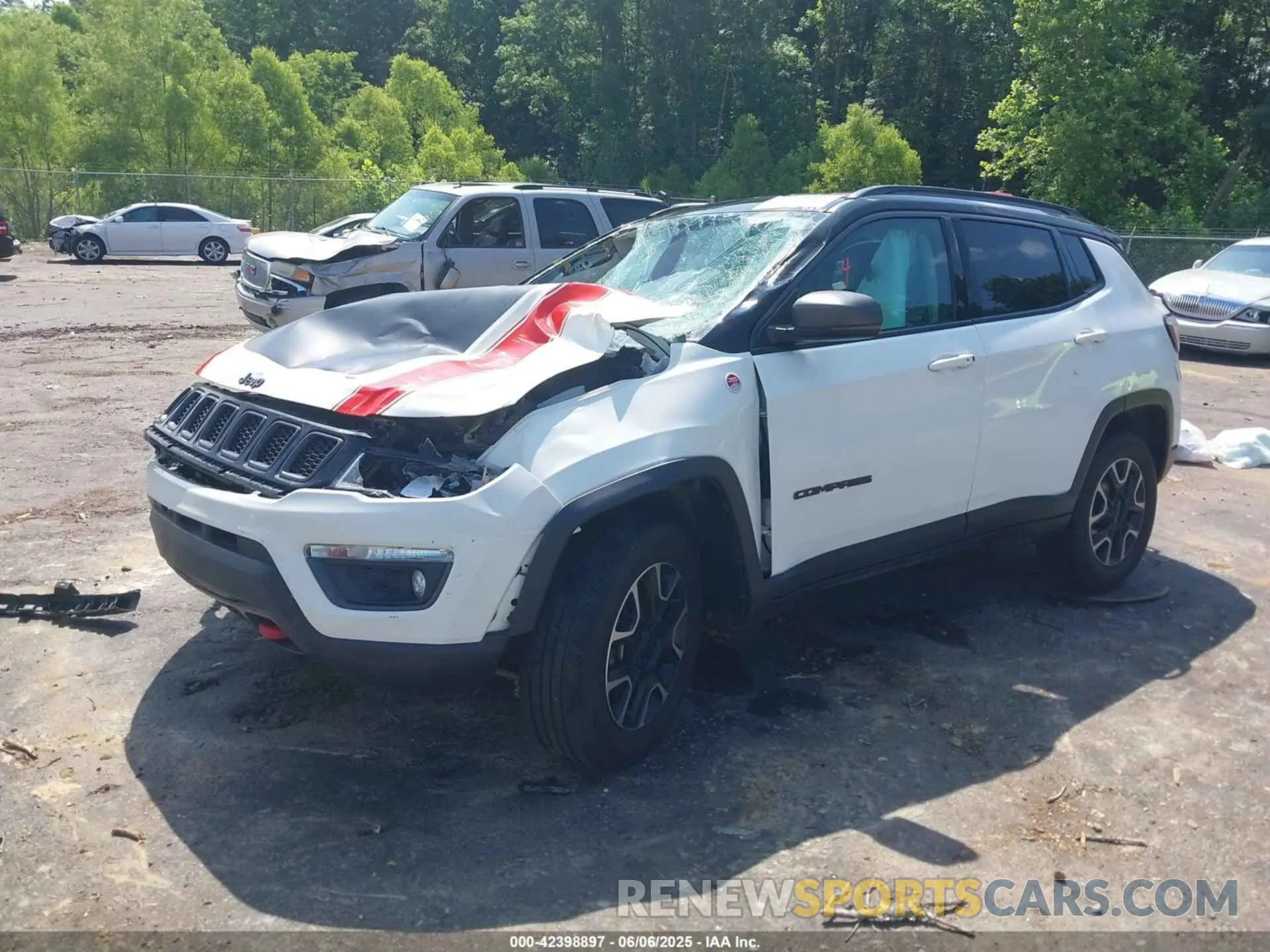 2 Photograph of a damaged car 3C4NJDDB7LT207871 JEEP COMPASS 2020