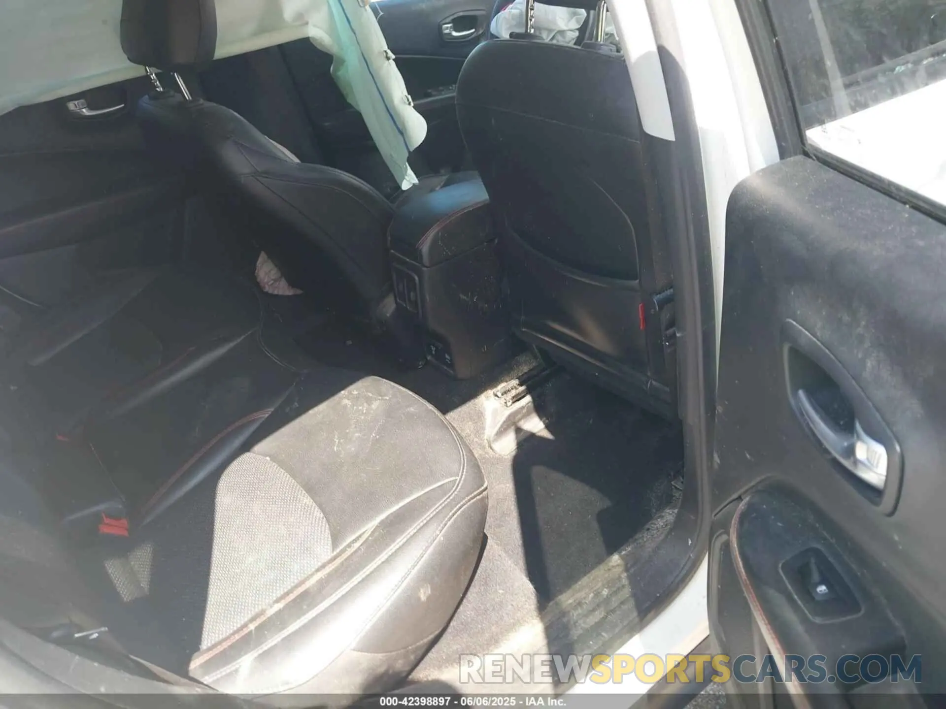 8 Photograph of a damaged car 3C4NJDDB7LT207871 JEEP COMPASS 2020