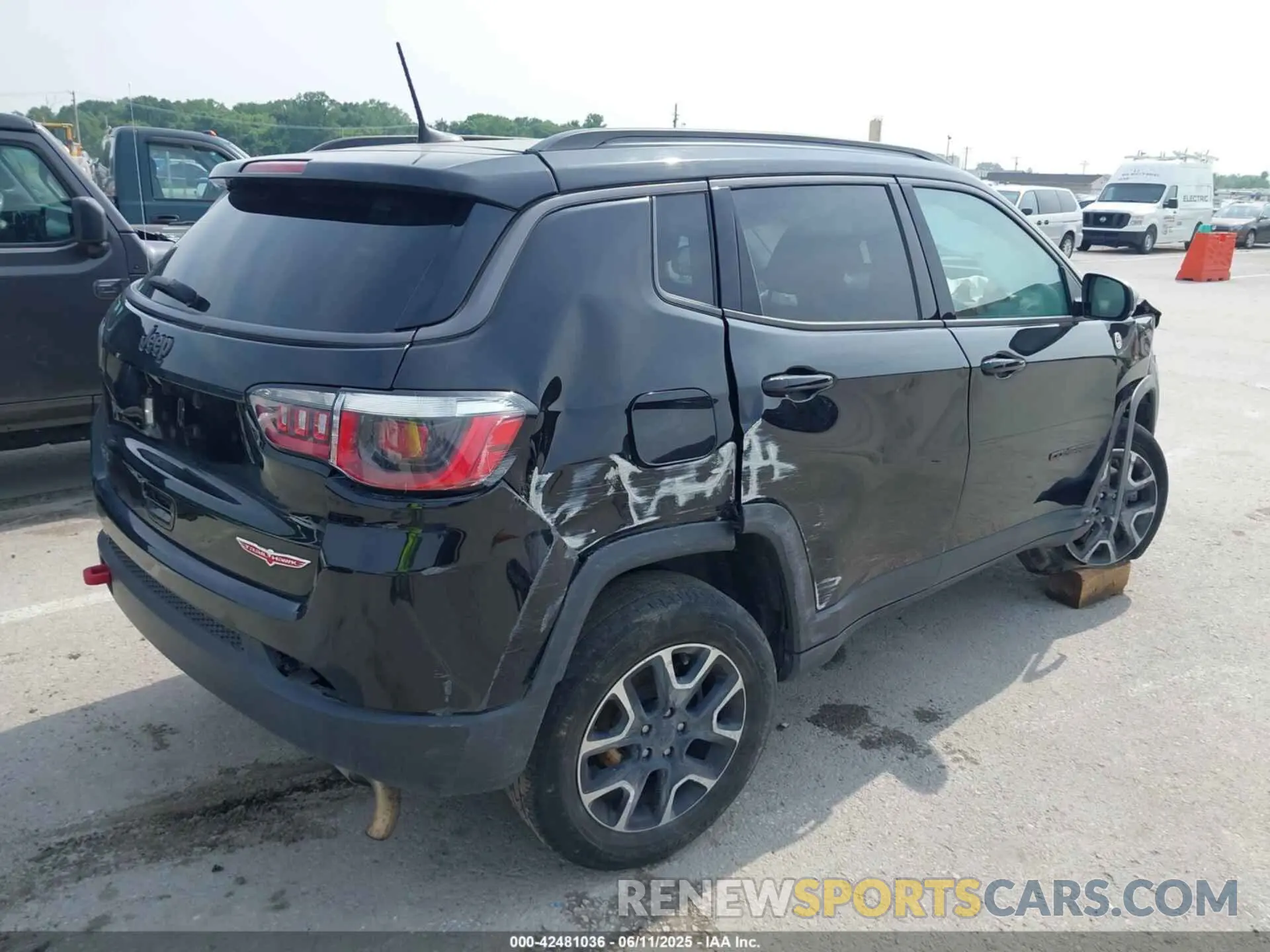 4 Photograph of a damaged car 3C4NJDDB8LT144229 JEEP COMPASS 2020