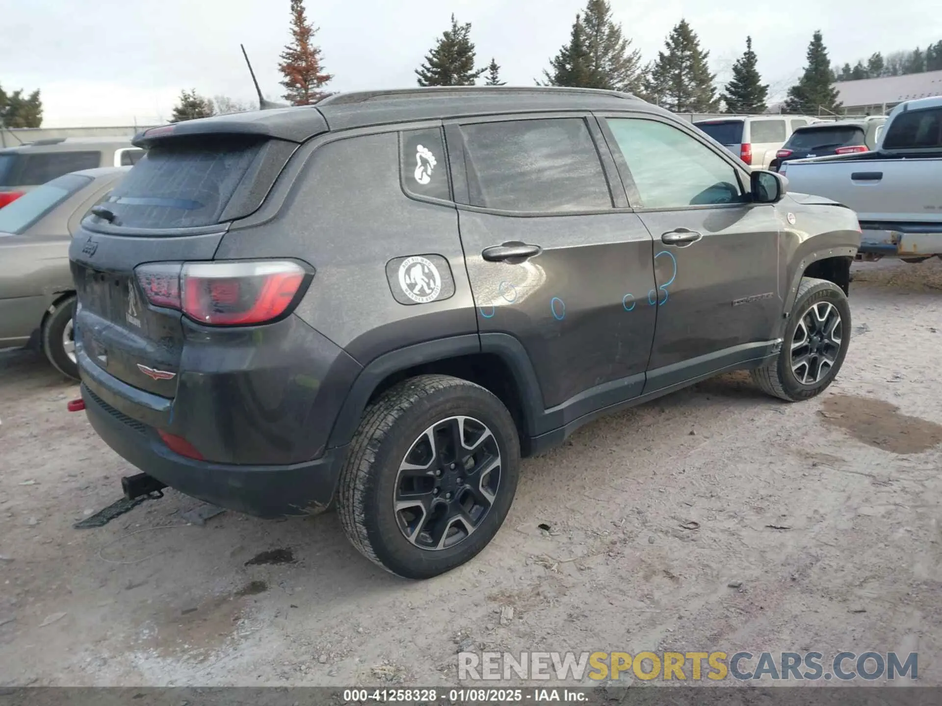 4 Photograph of a damaged car 3C4NJDDB8LT163623 JEEP COMPASS 2020