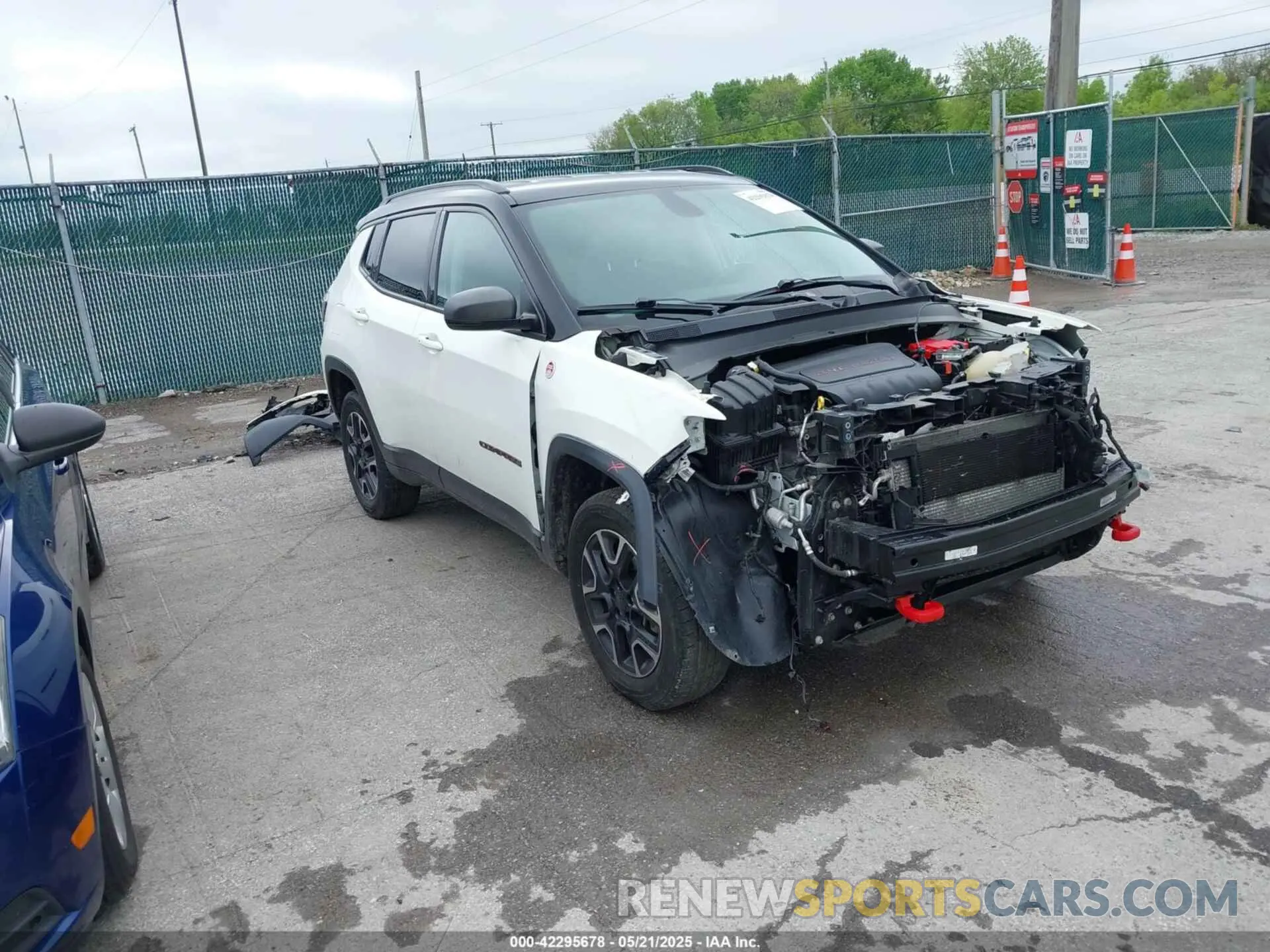 1 Photograph of a damaged car 3C4NJDDB8LT195584 JEEP COMPASS 2020