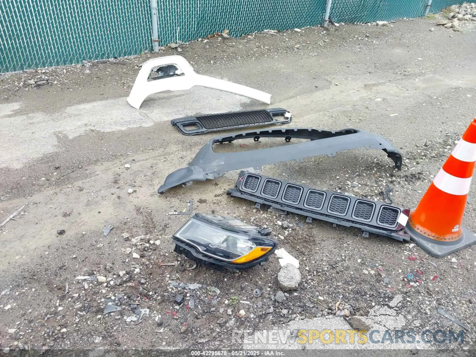 12 Photograph of a damaged car 3C4NJDDB8LT195584 JEEP COMPASS 2020