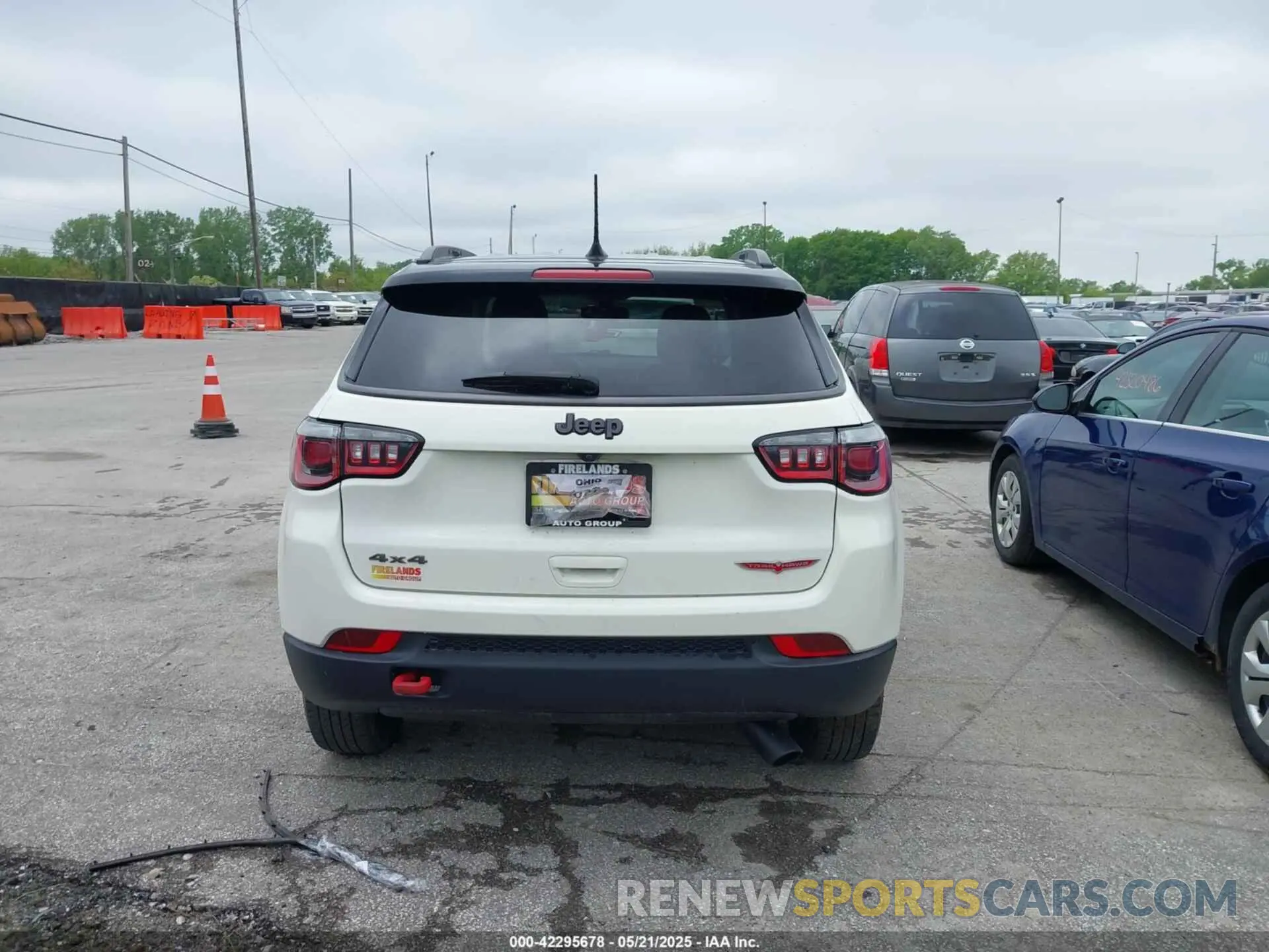 17 Photograph of a damaged car 3C4NJDDB8LT195584 JEEP COMPASS 2020