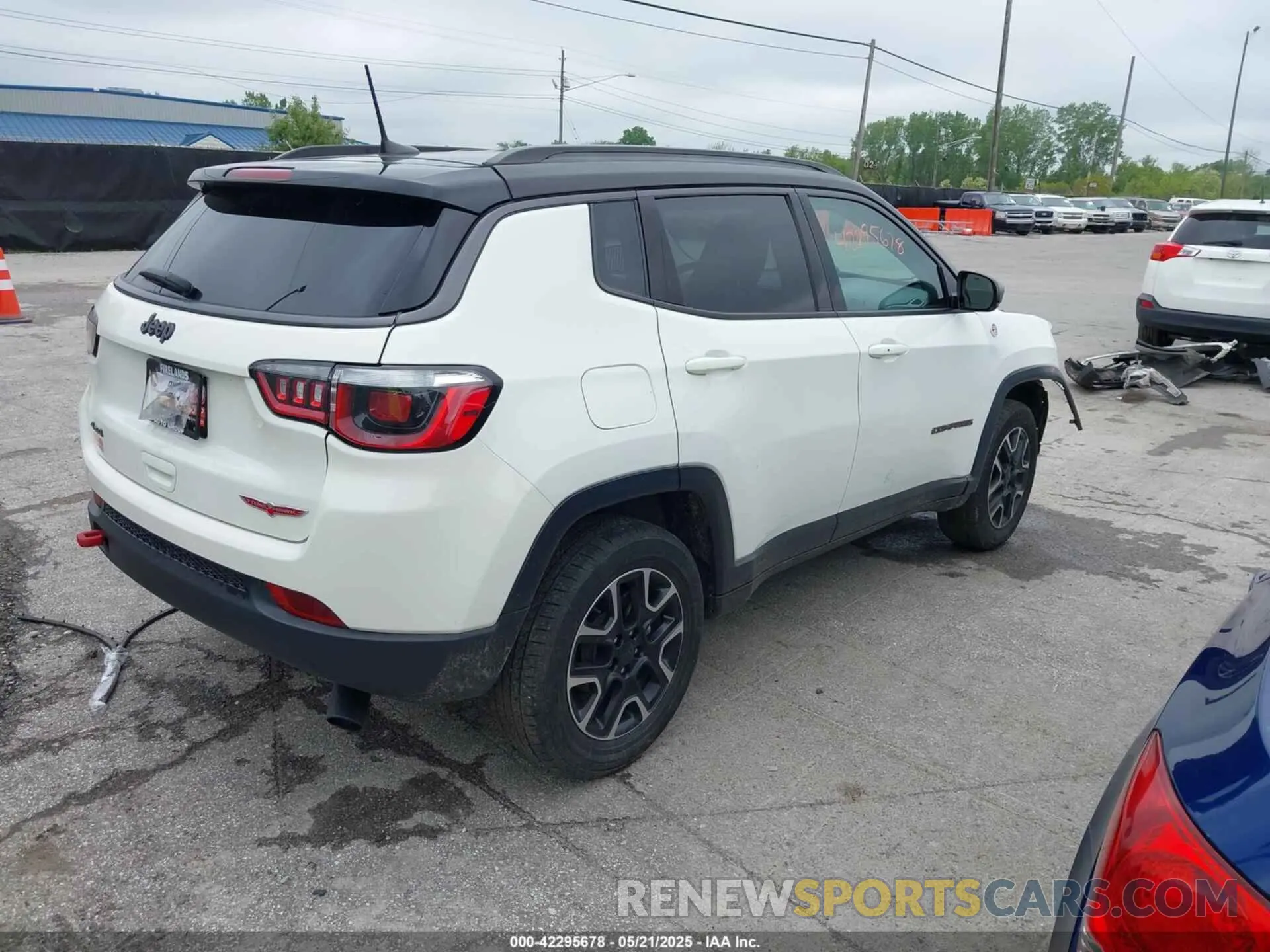 4 Photograph of a damaged car 3C4NJDDB8LT195584 JEEP COMPASS 2020