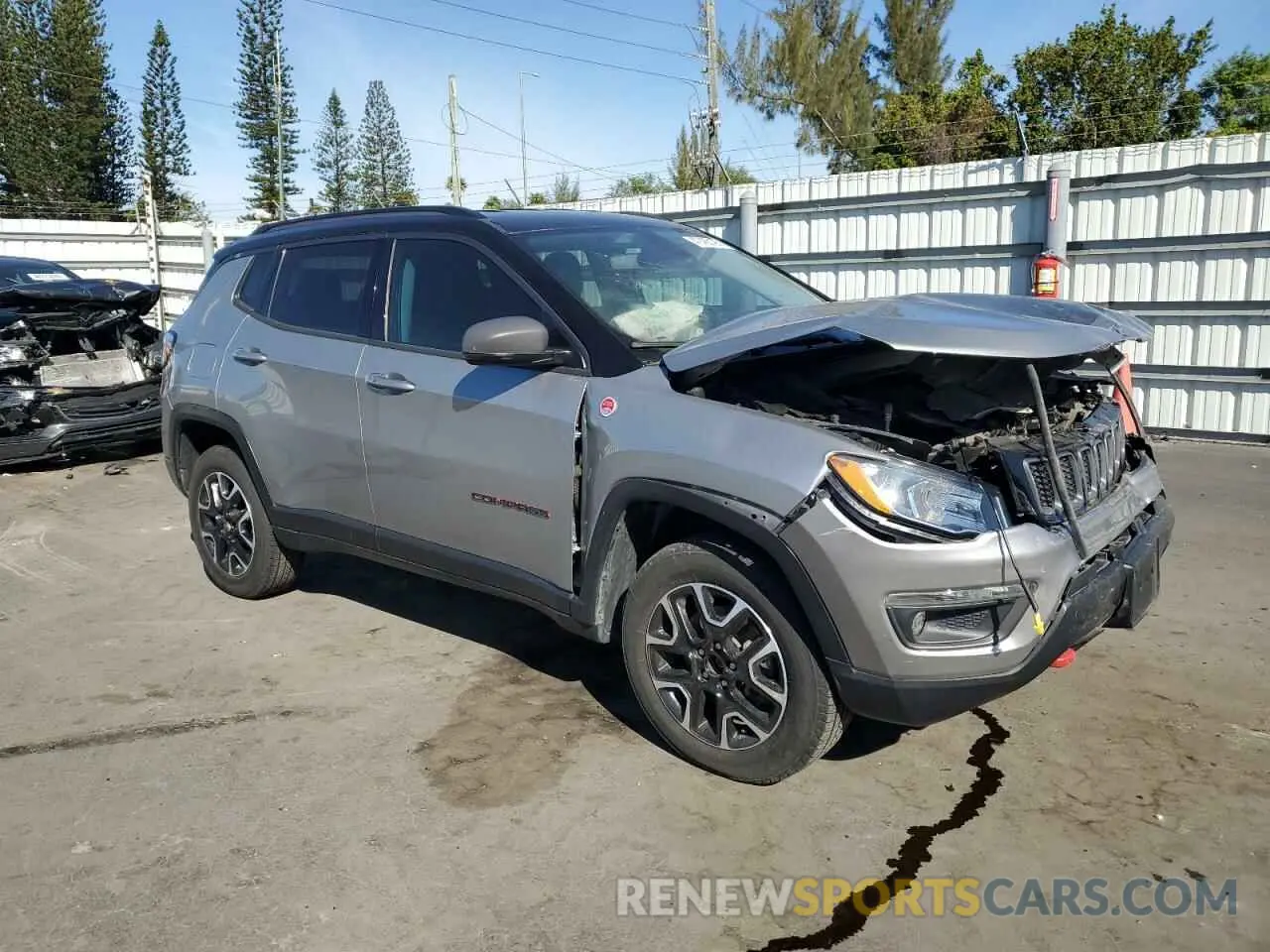 4 Photograph of a damaged car 3C4NJDDB9LT106573 JEEP COMPASS 2020