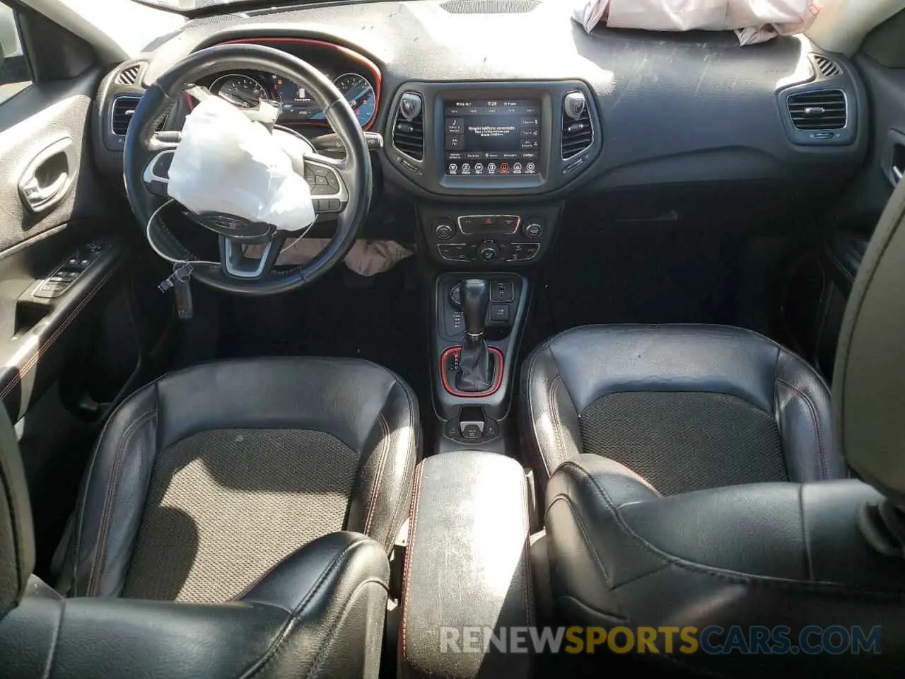 8 Photograph of a damaged car 3C4NJDDB9LT106573 JEEP COMPASS 2020