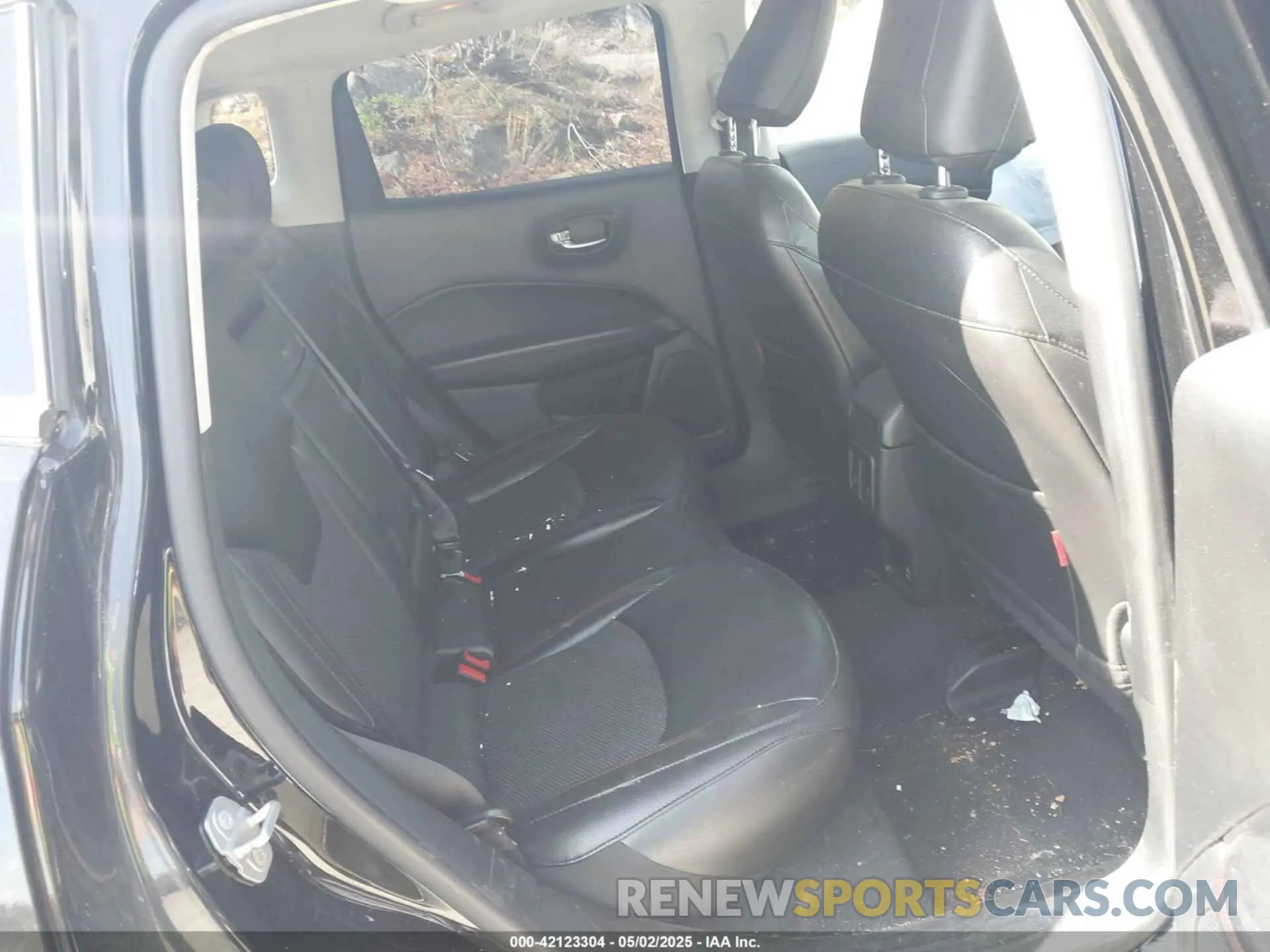 8 Photograph of a damaged car 3C4NJDDBXLT124130 JEEP COMPASS 2020