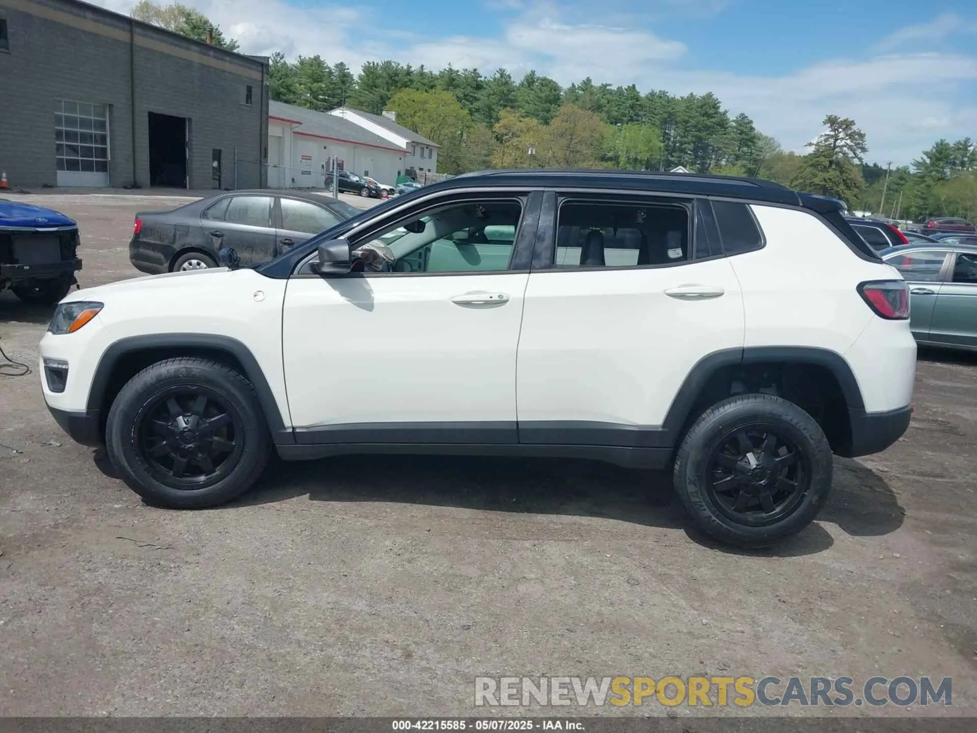14 Photograph of a damaged car 3C4NJDDBXLT189303 JEEP COMPASS 2020