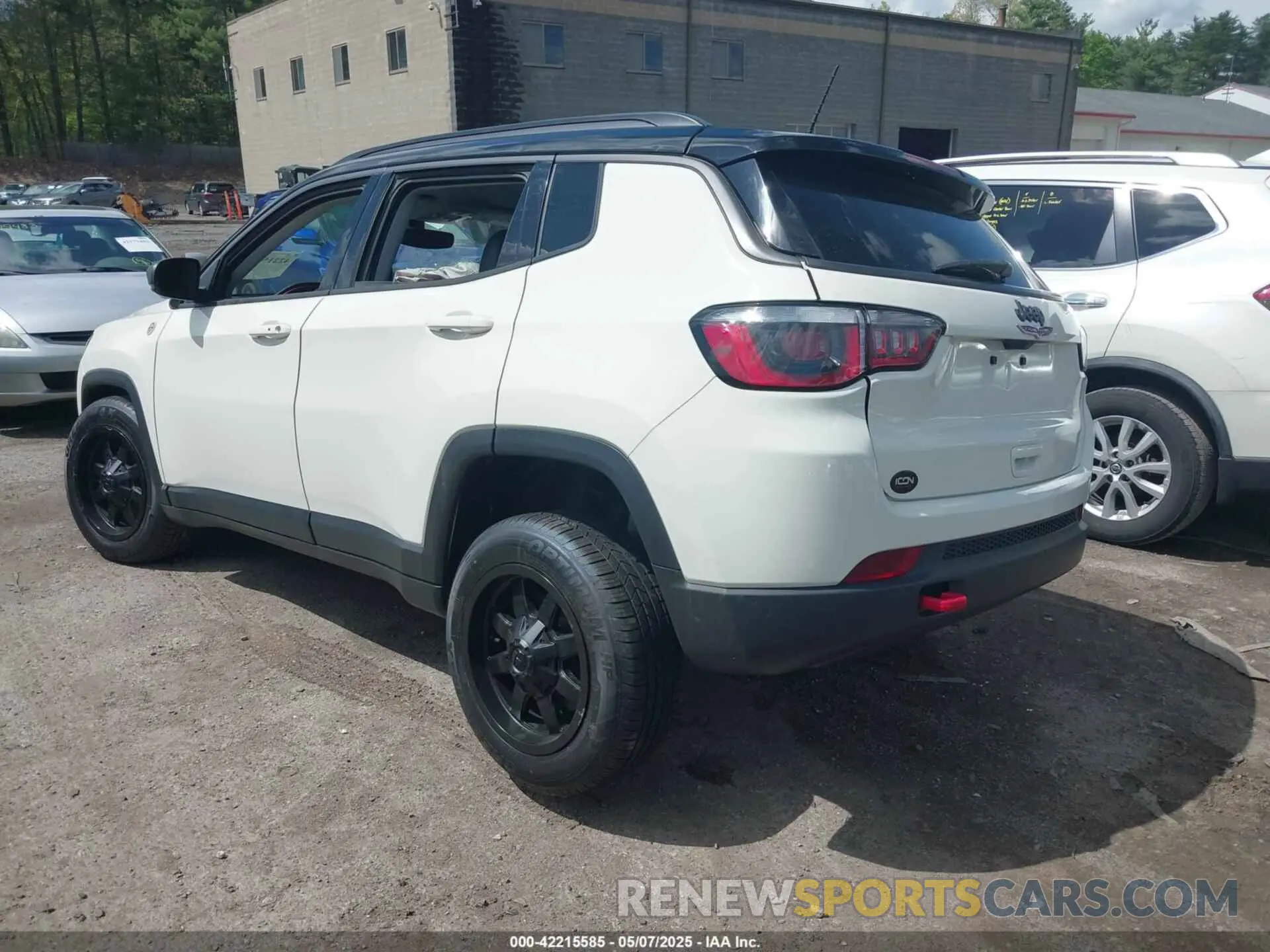 3 Photograph of a damaged car 3C4NJDDBXLT189303 JEEP COMPASS 2020