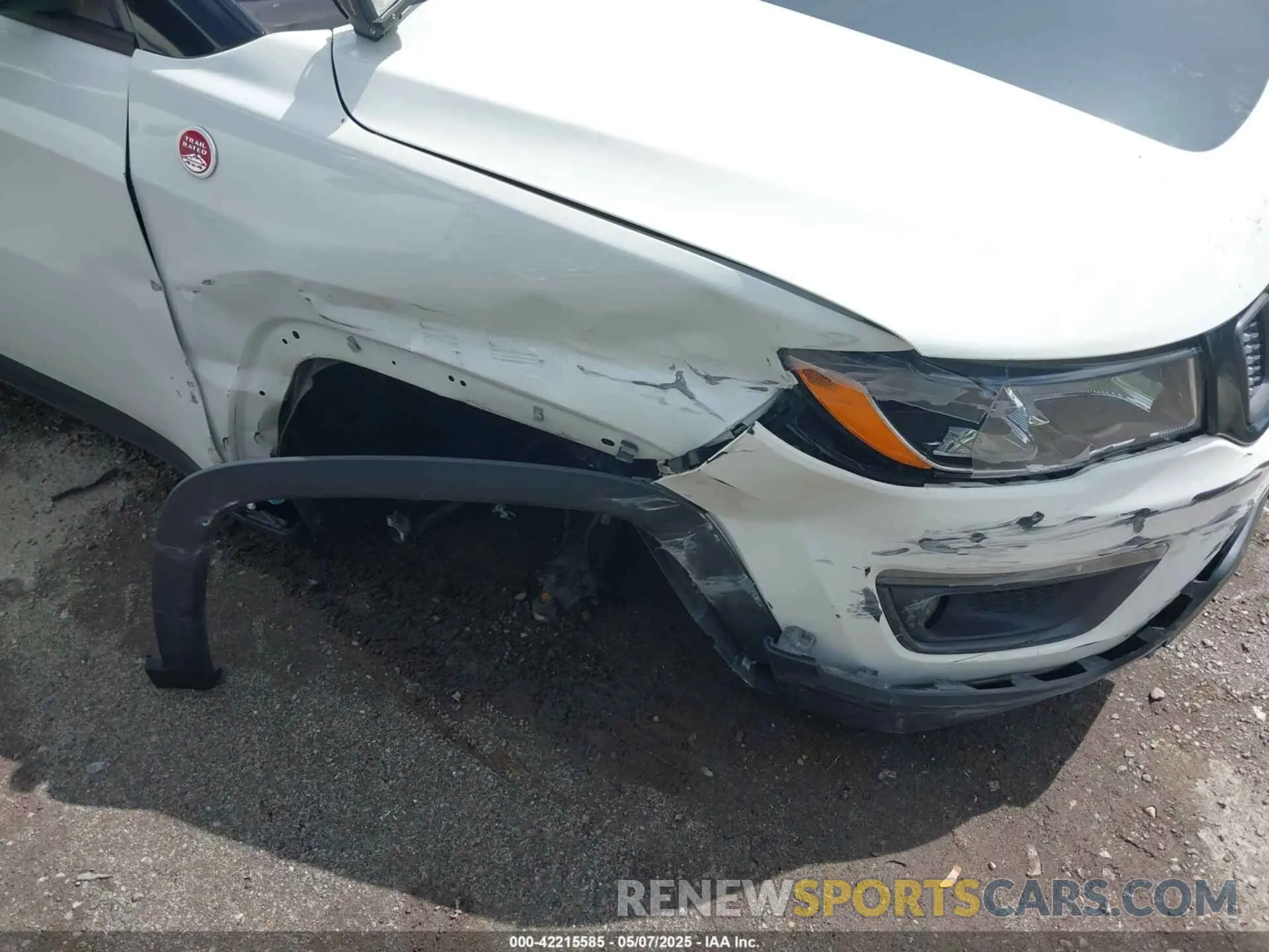 6 Photograph of a damaged car 3C4NJDDBXLT189303 JEEP COMPASS 2020