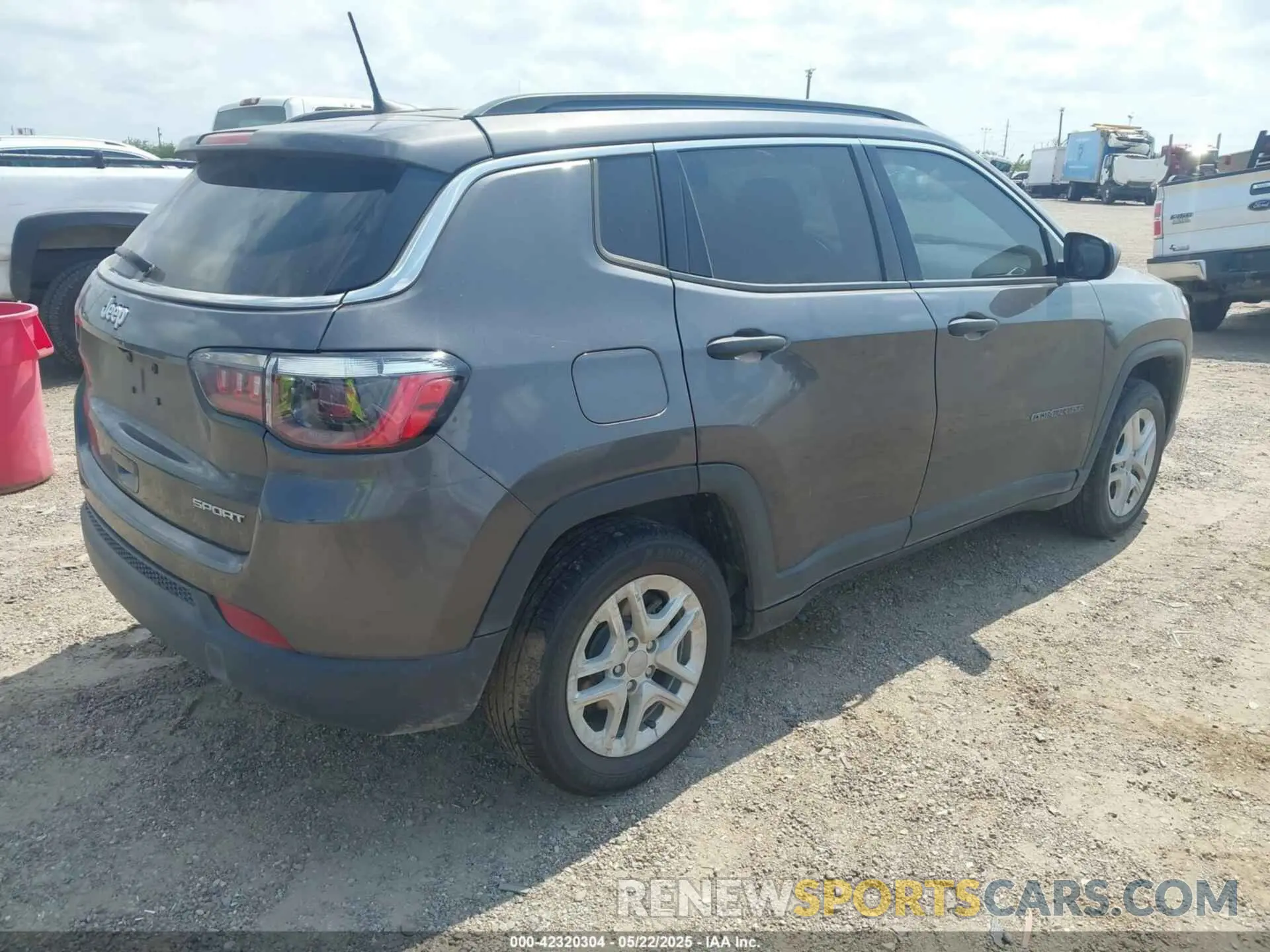 4 Photograph of a damaged car 3C4NJCAB3MT570930 JEEP COMPASS 2021